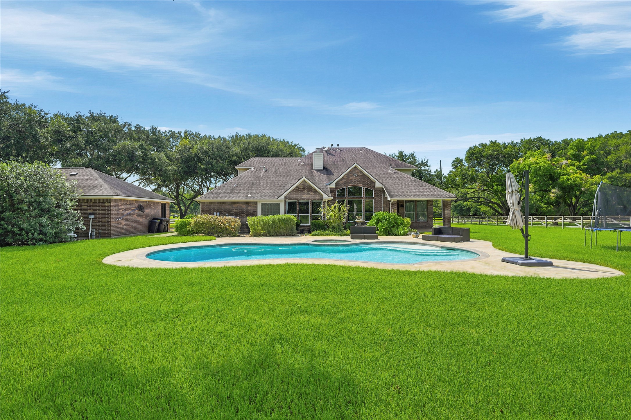 Resort style fun in sun w/heated hot tub and pool