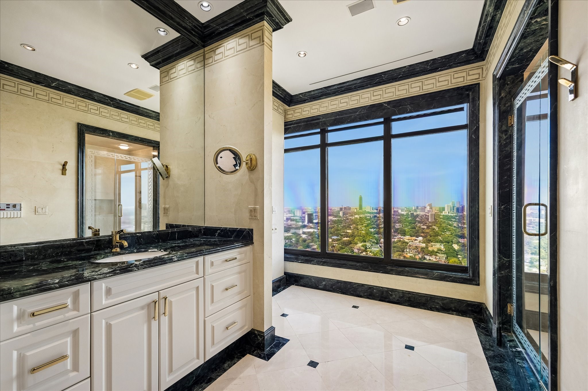 2121 Kirby Drive, #26S, Houston, TX 77019