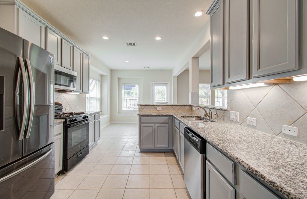 309 Burgundy Drive, Alvin, TX 77511