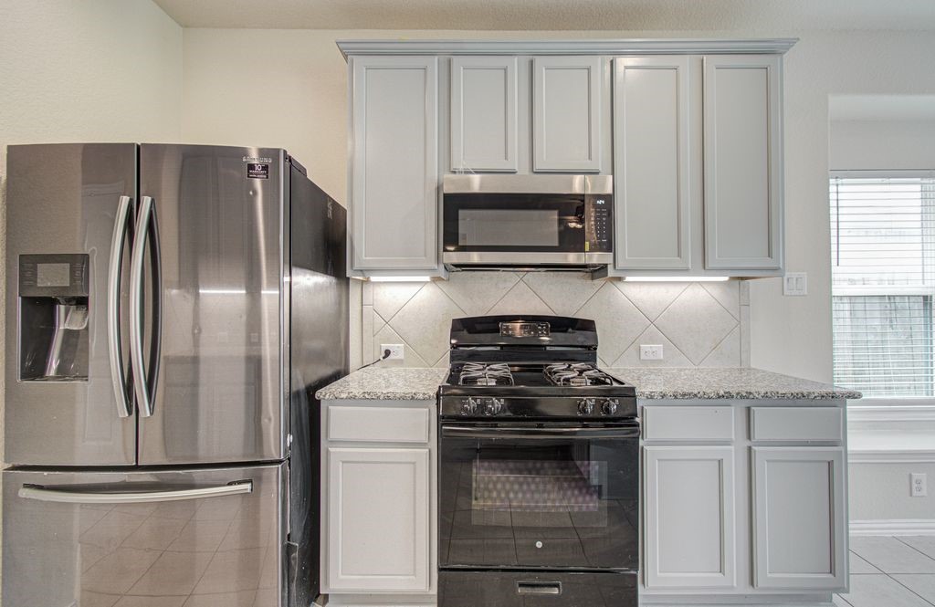 309 Burgundy Drive, Alvin, TX 77511