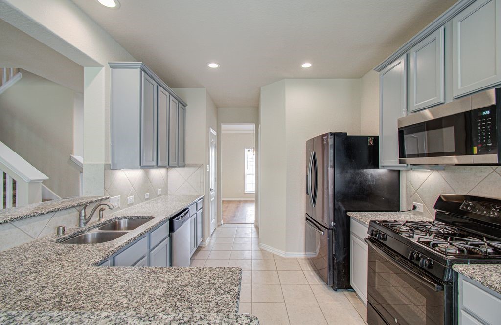 309 Burgundy Drive, Alvin, TX 77511