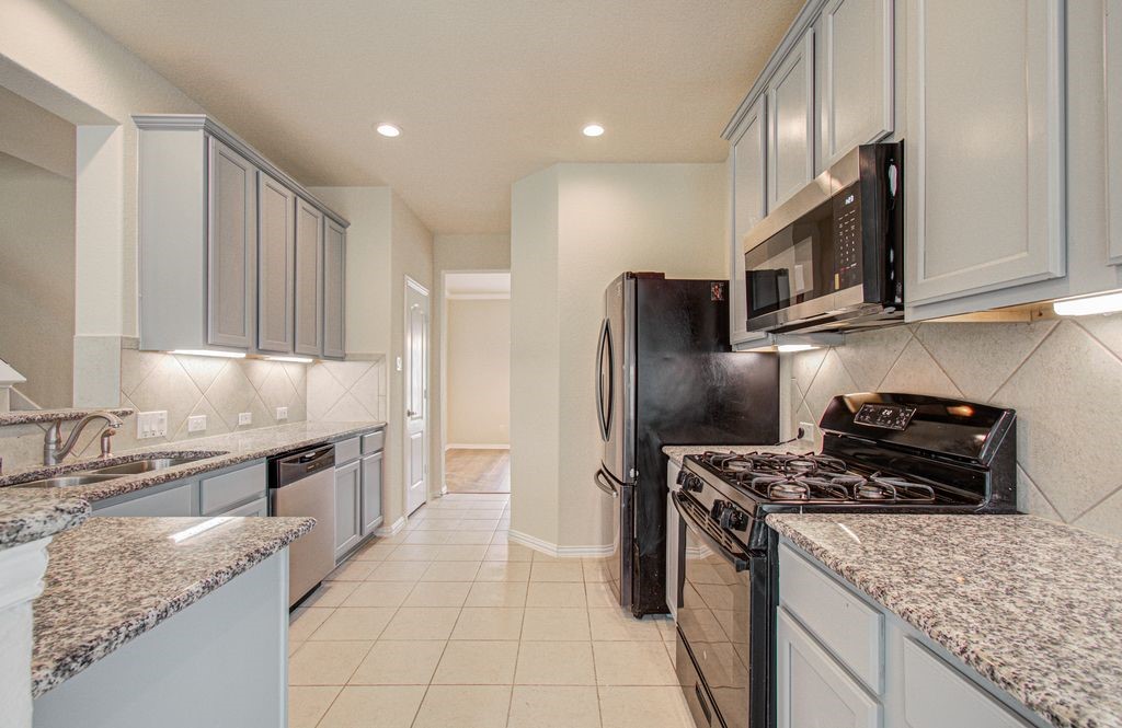 309 Burgundy Drive, Alvin, TX 77511