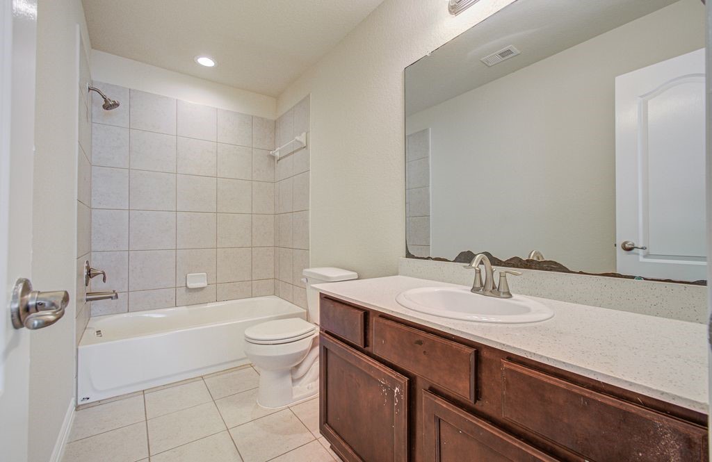 309 Burgundy Drive, Alvin, TX 77511