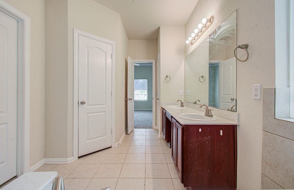 309 Burgundy Drive, Alvin, TX 77511