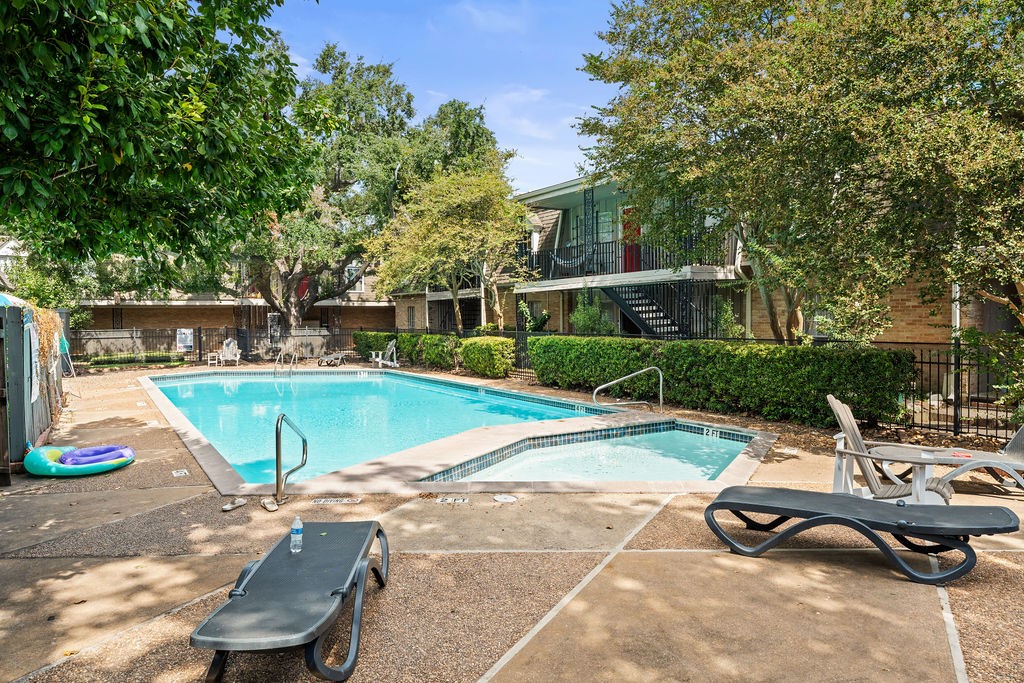 Community Pool Perfect for hot summer