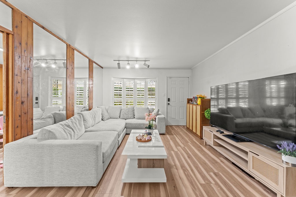 Open Concept Front Entry.
