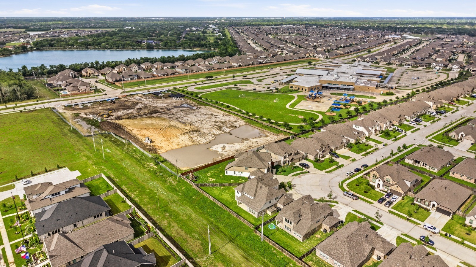 702 Hooks Trail, League City, TX 77573