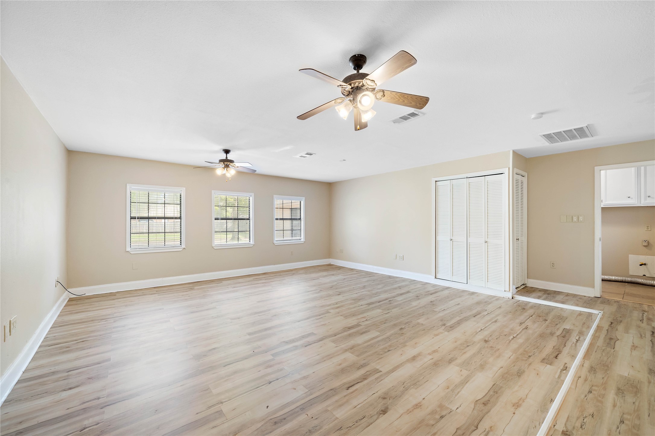 4915 Kentington Drive, Alvin, TX 77511