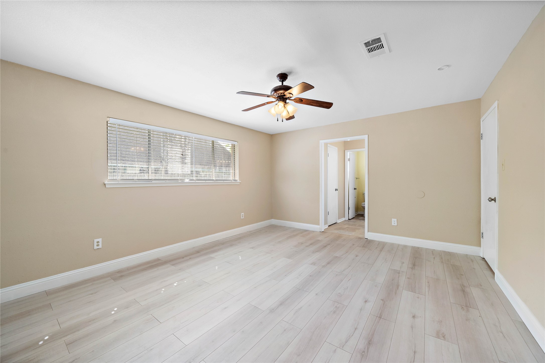 4915 Kentington Drive, Alvin, TX 77511