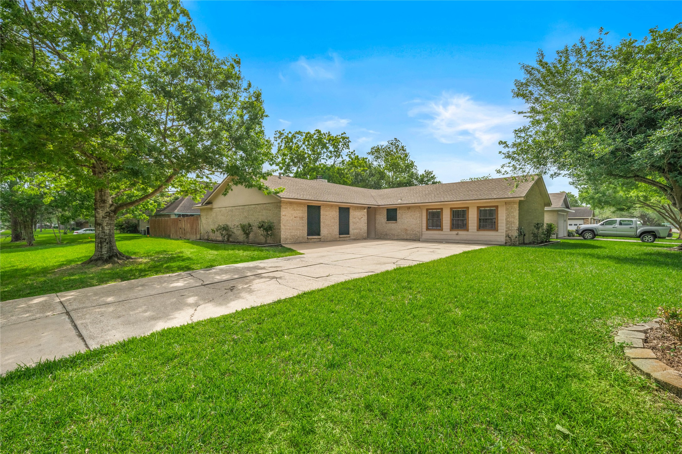 4915 Kentington Drive, Alvin, TX 77511 4915 Kentington Drive, Alvin, TX 77511