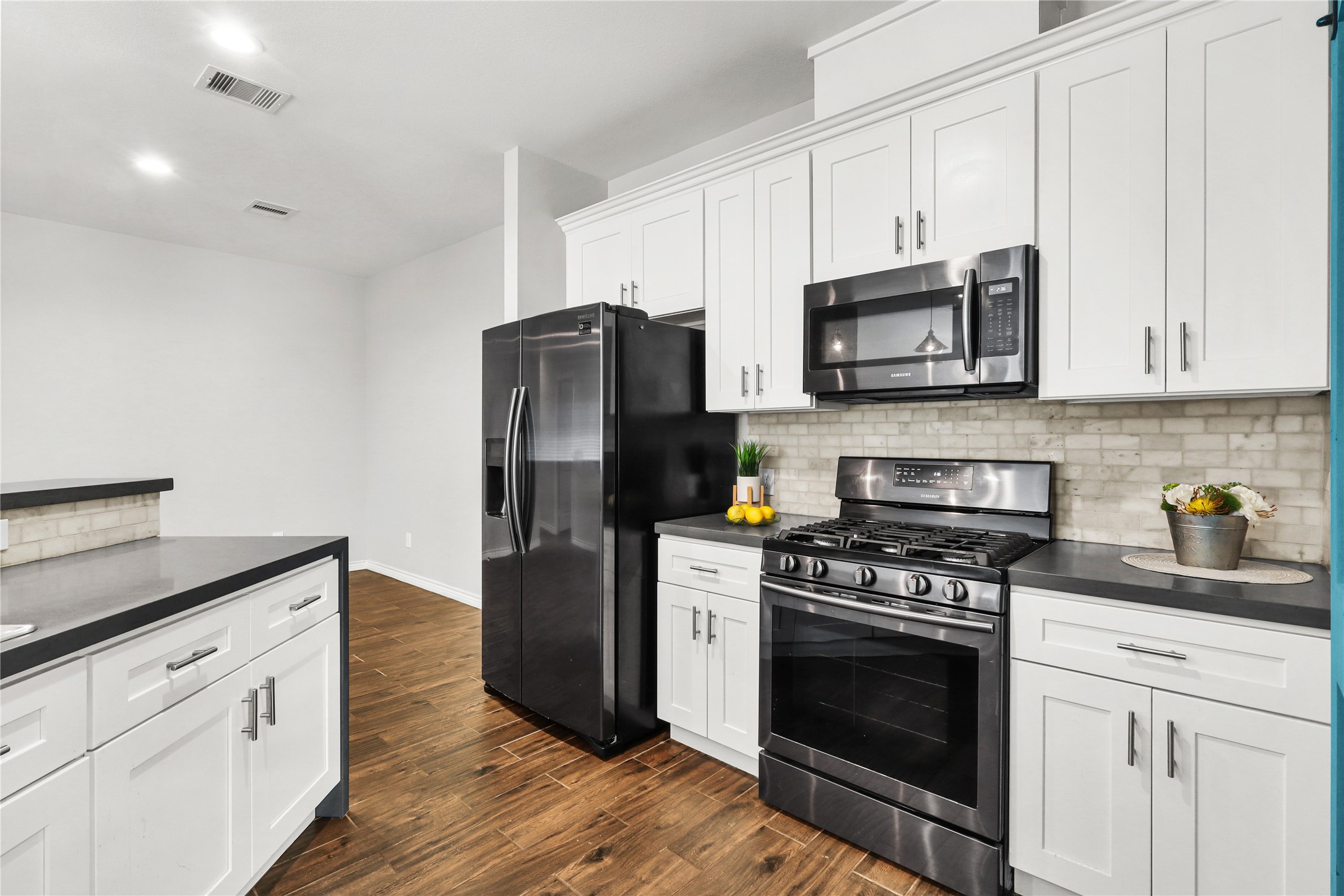 507 E Foley Street, Alvin, TX 77511