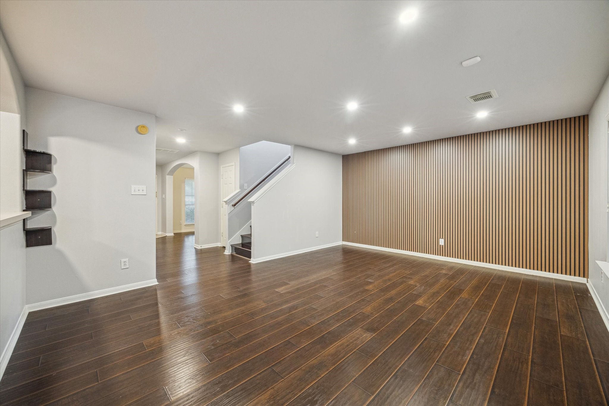 9842 Lynette Falls Drive, Houston, TX 77095