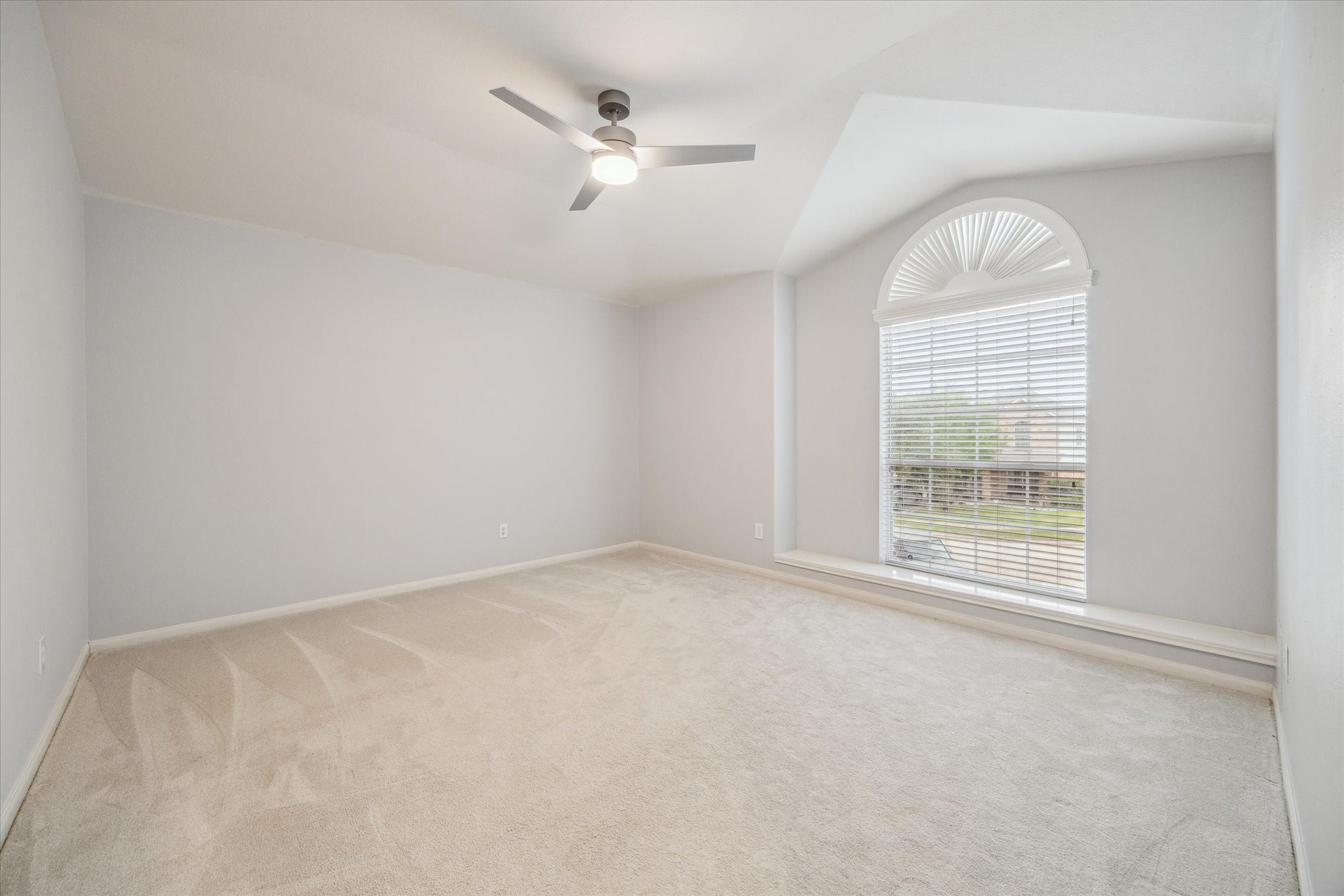 9842 Lynette Falls Drive, Houston, TX 77095