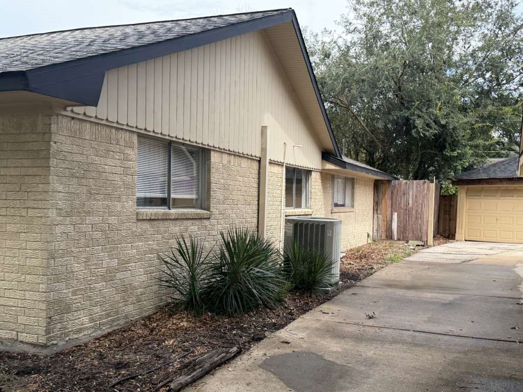 5850 Paisley Street, Houston, TX 77096