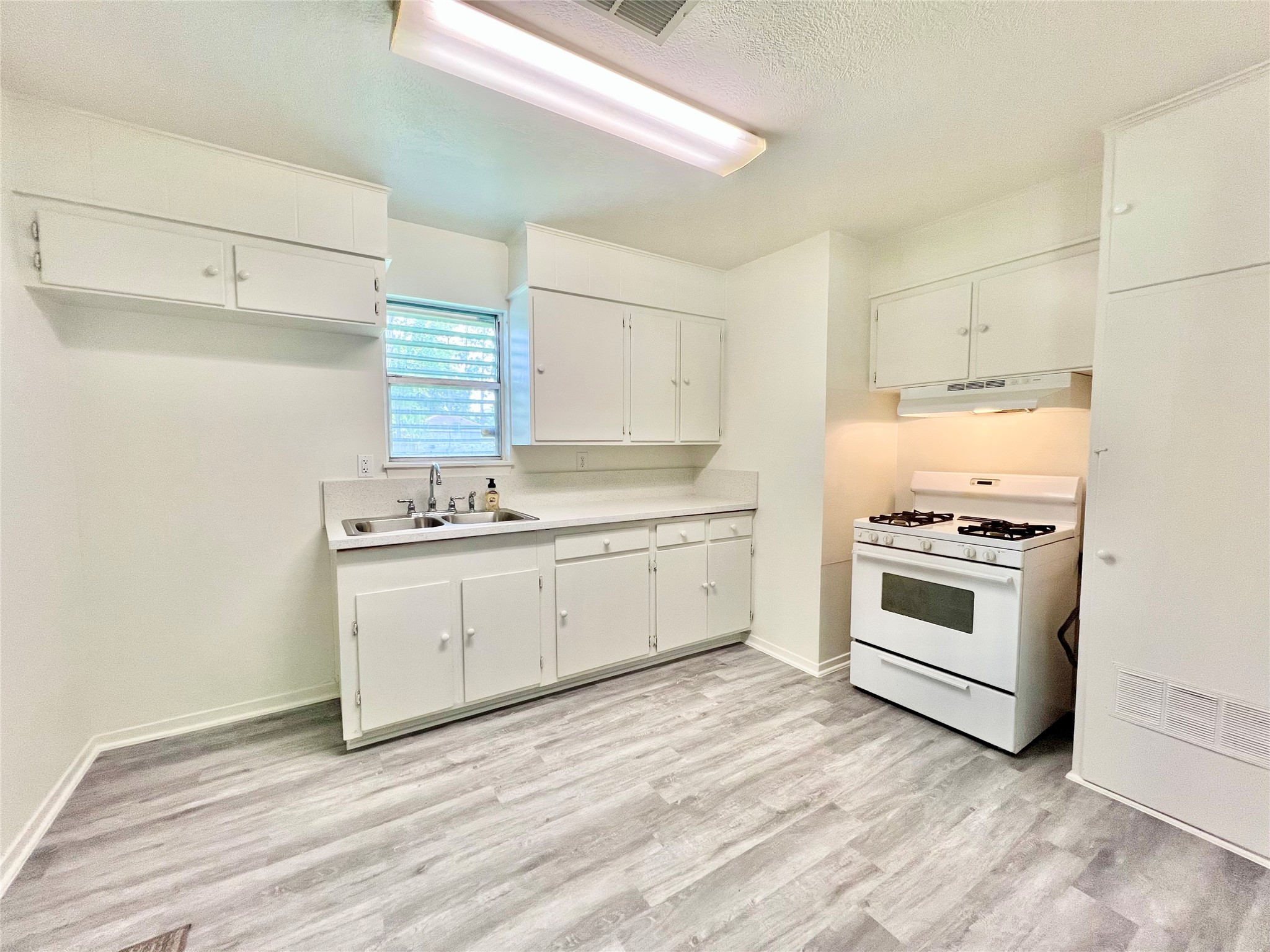 Gas Range and Oven for the Chef in the Family