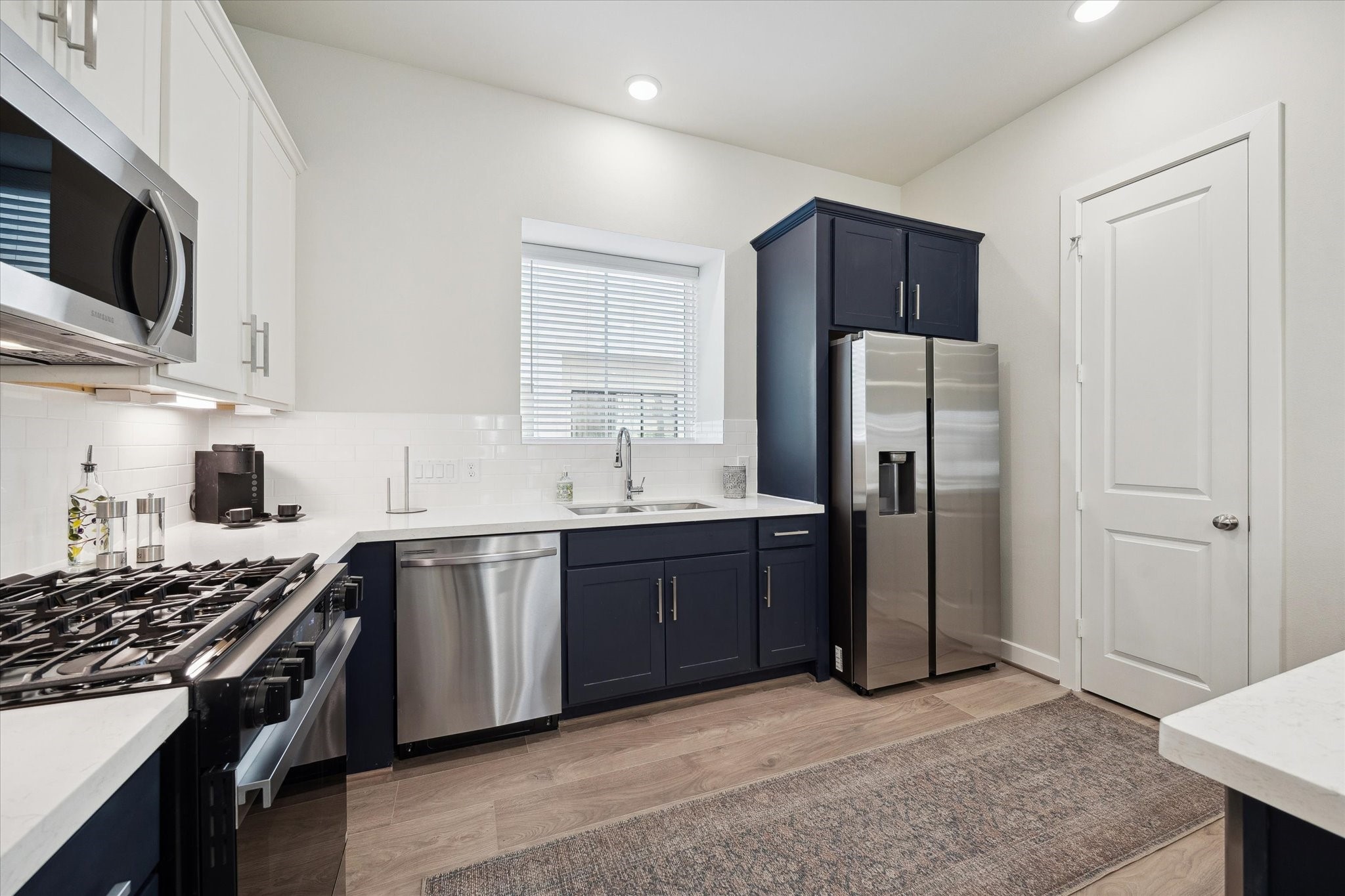Representative photo showing the communitys model home kitchen. Layout and selections may vary. Representative photo showing the communitys model home kitchen. Layout and selections may vary.