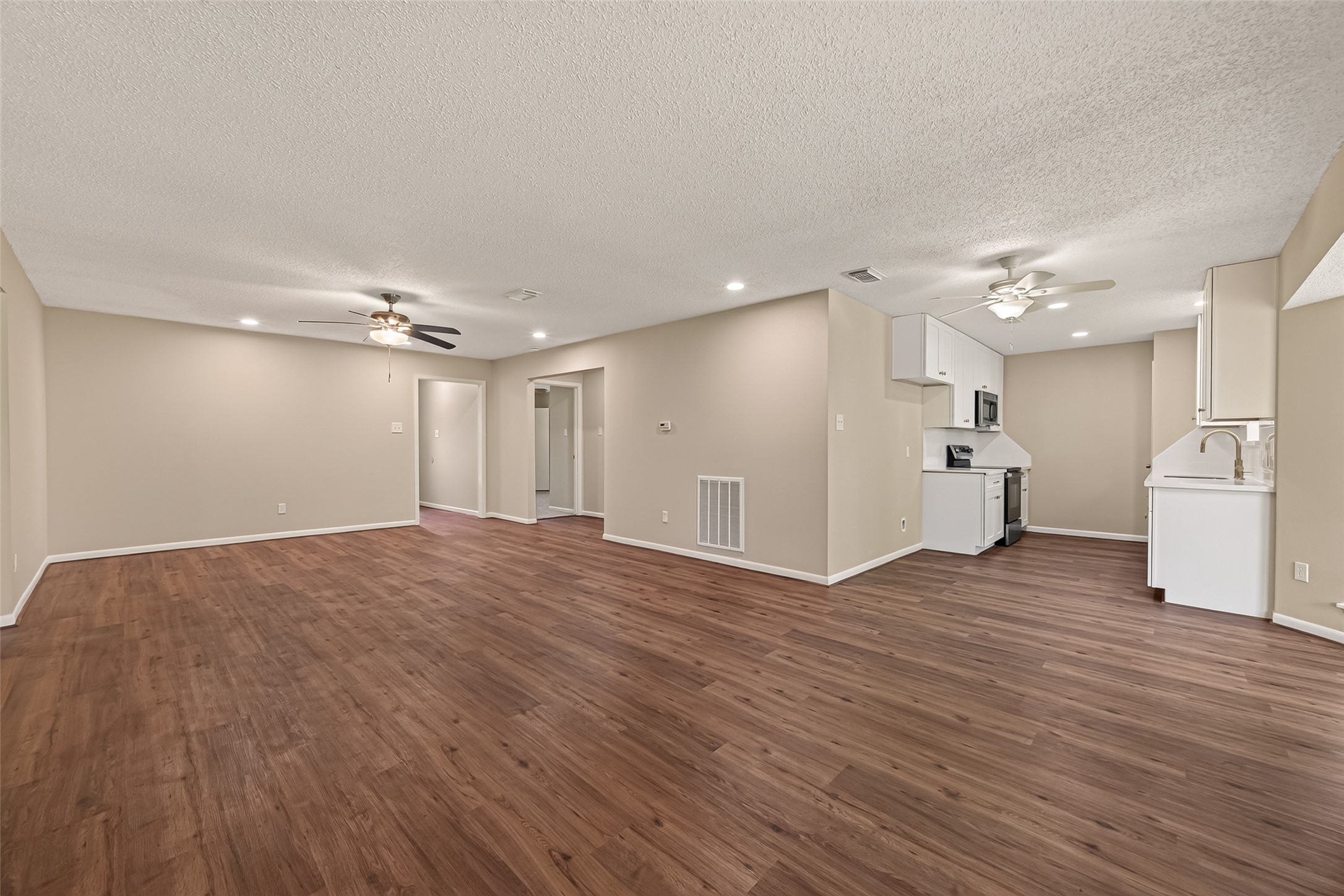 2305 Kingsway Drive, League City, TX 77573