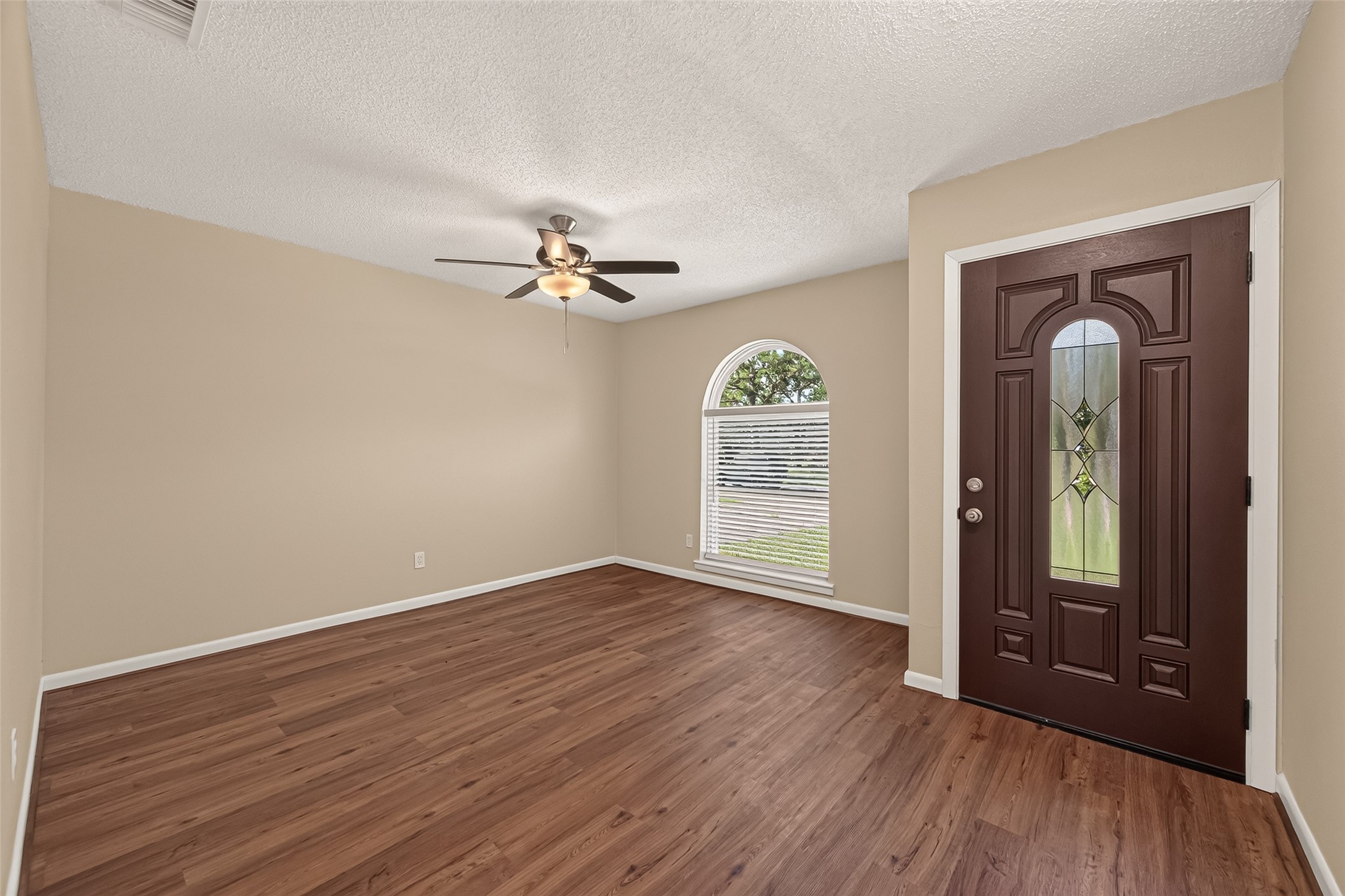 2305 Kingsway Drive, League City, TX 77573