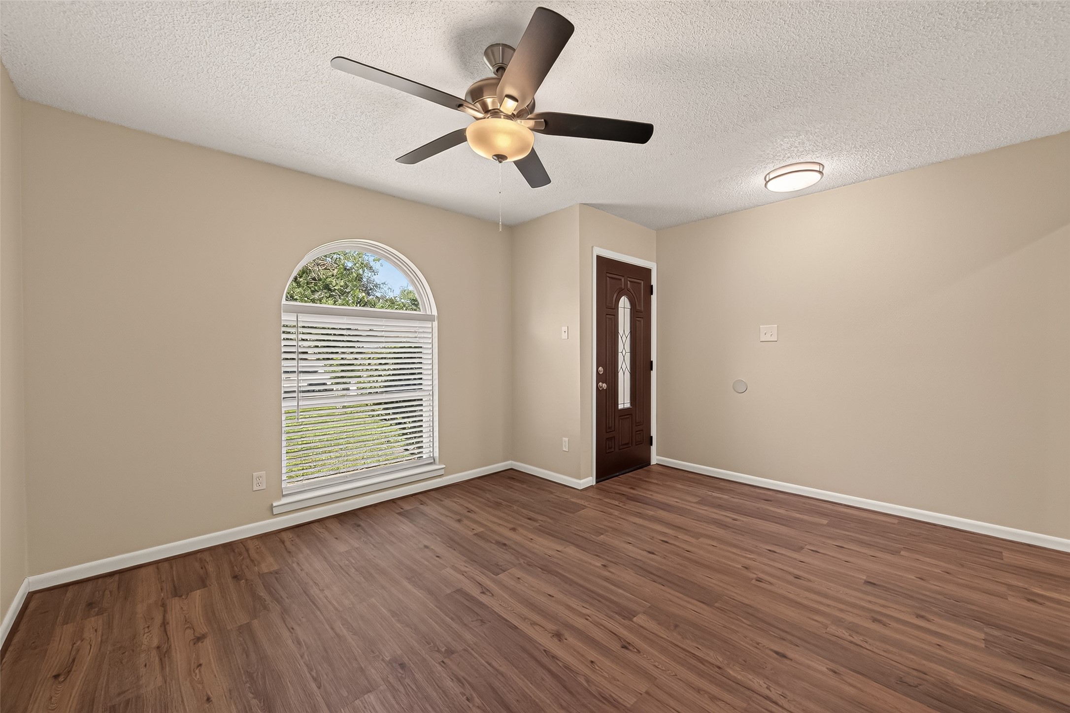 2305 Kingsway Drive, League City, TX 77573