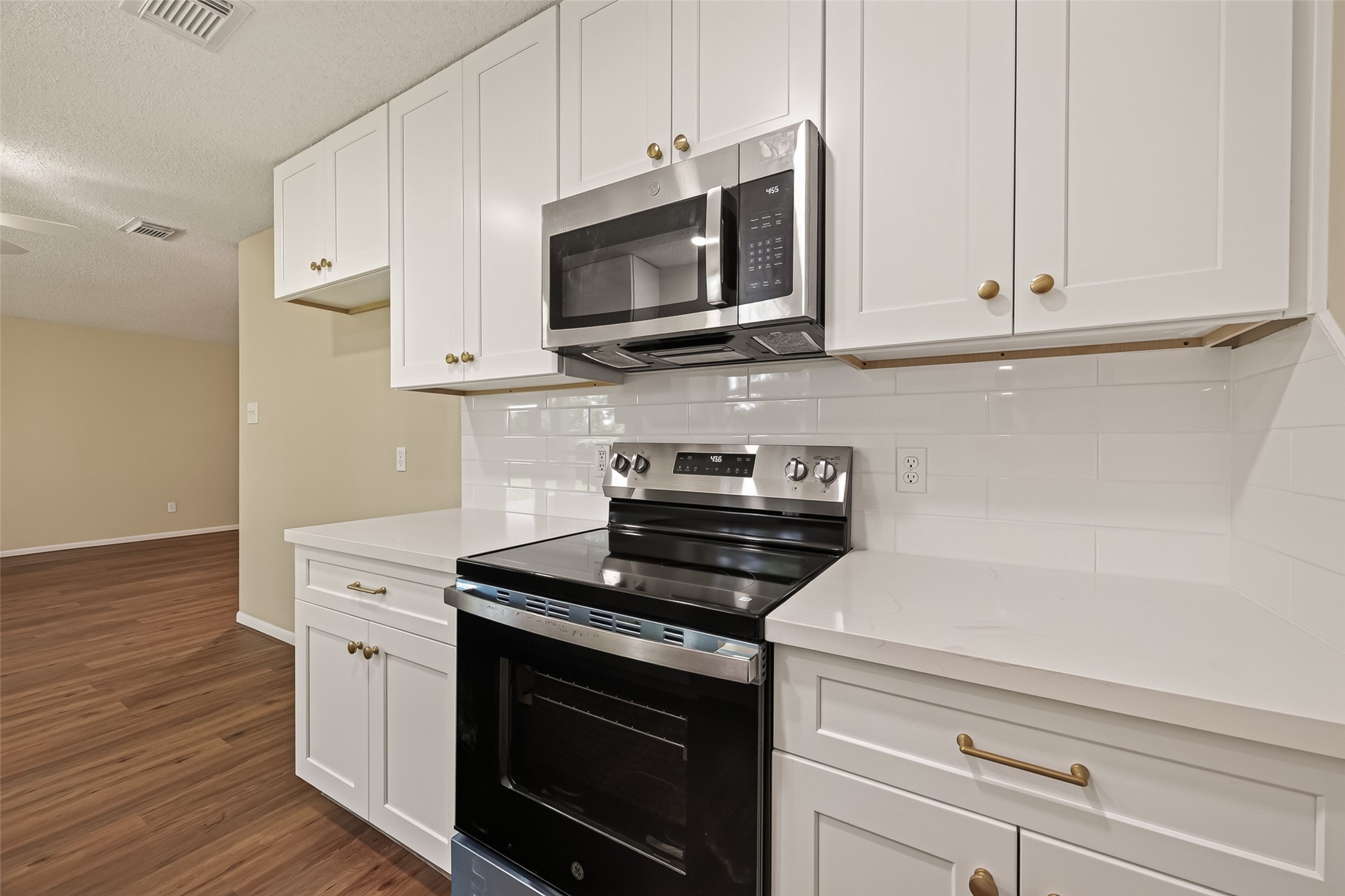 2305 Kingsway Drive, League City, TX 77573