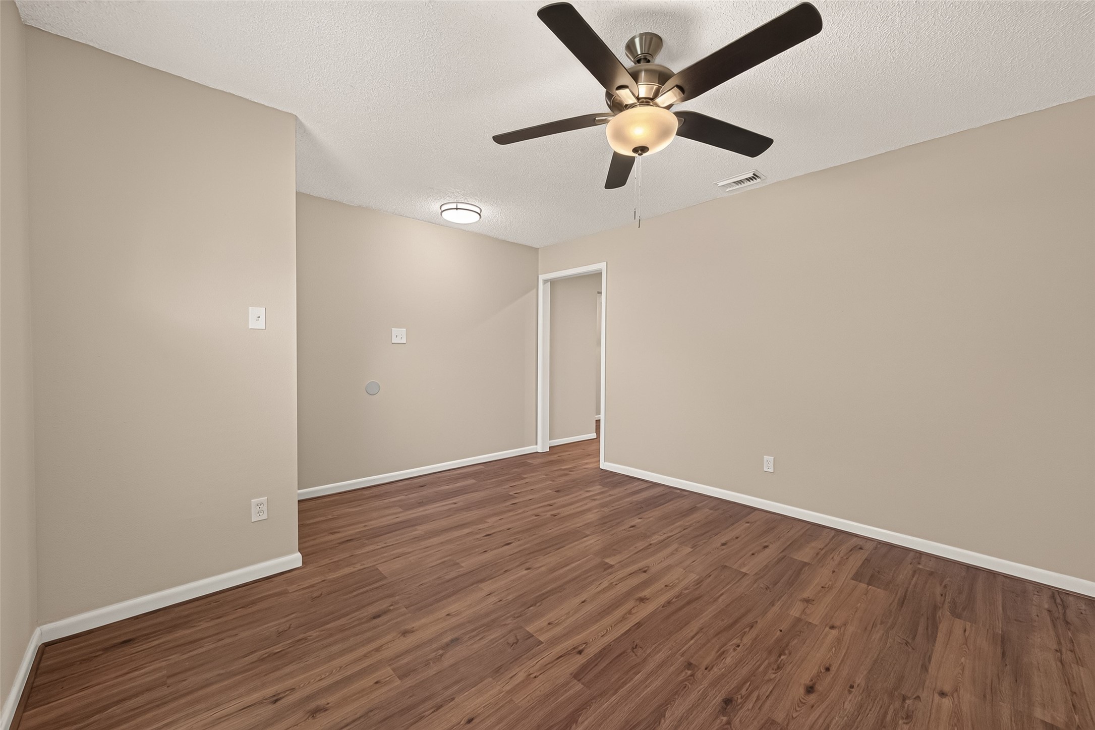 2305 Kingsway Drive, League City, TX 77573