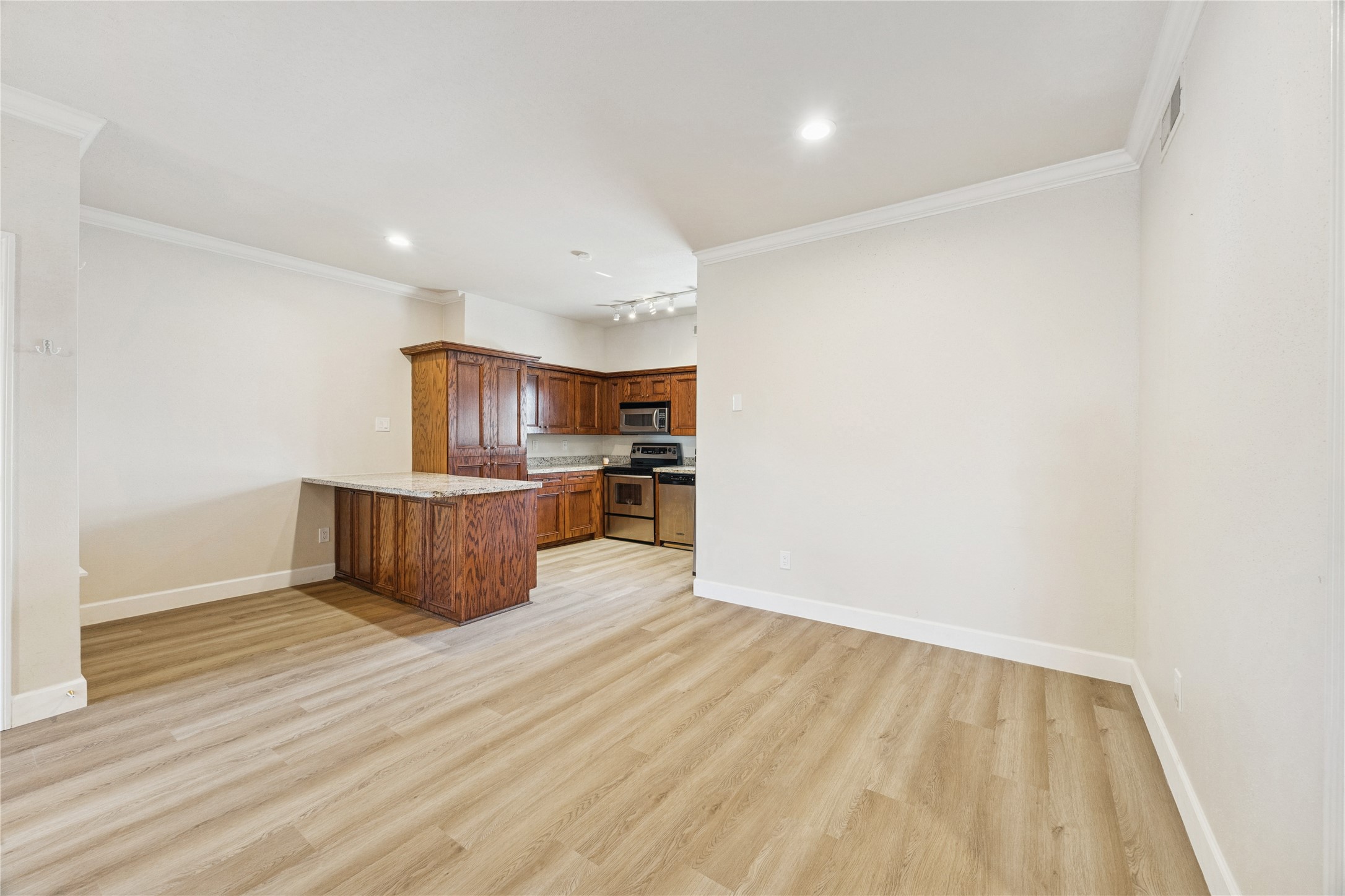 Kitchen, dining, and breakfast bar. Kitchen, dining, and breakfast bar.