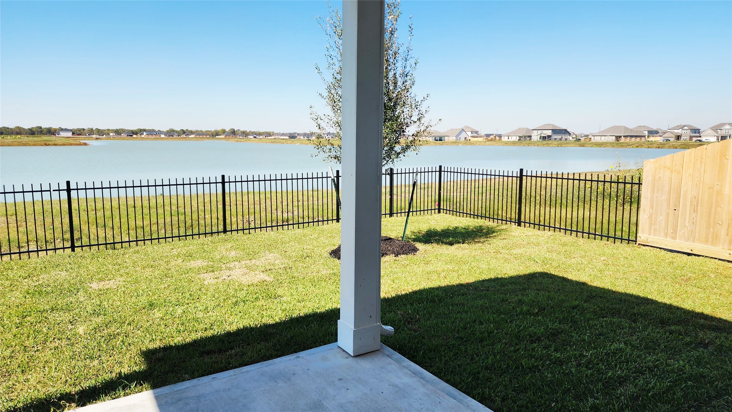 6118 Royal Palm Drive, Manvel, TX 77578