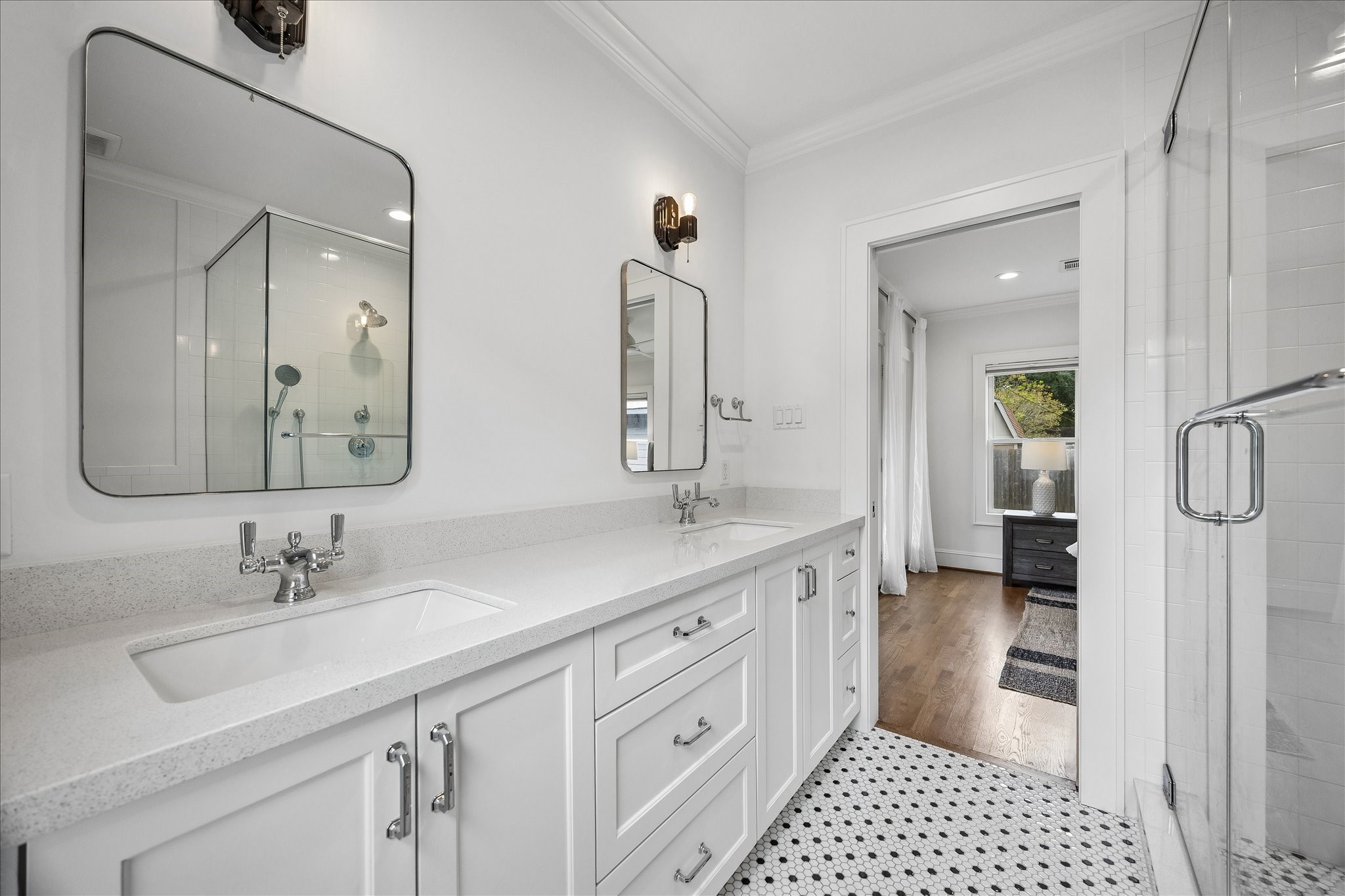 Primary ensuite bath with dual sinks