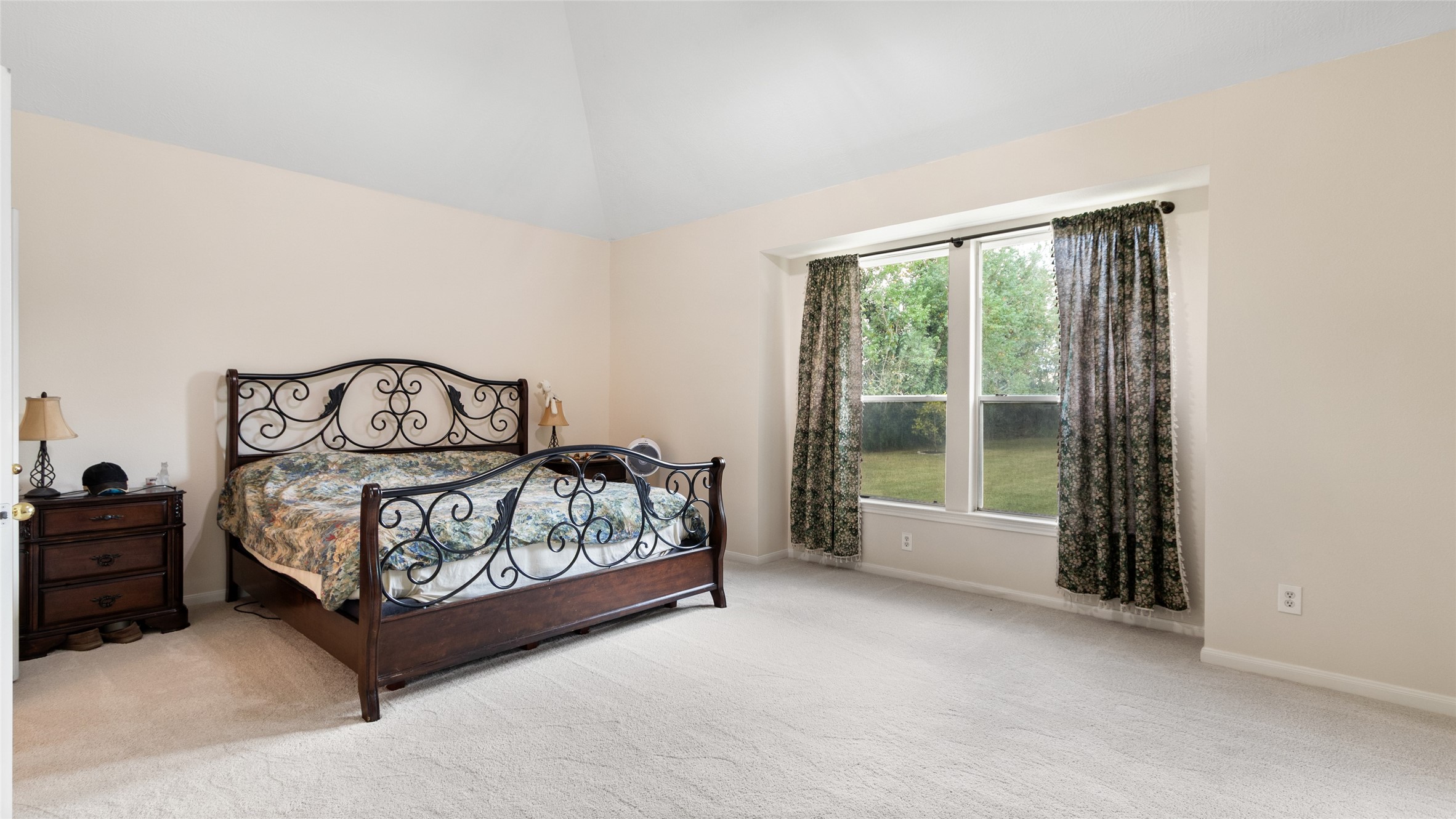 A spacious primary retreat made even better by the vaulted ceiling overhead.