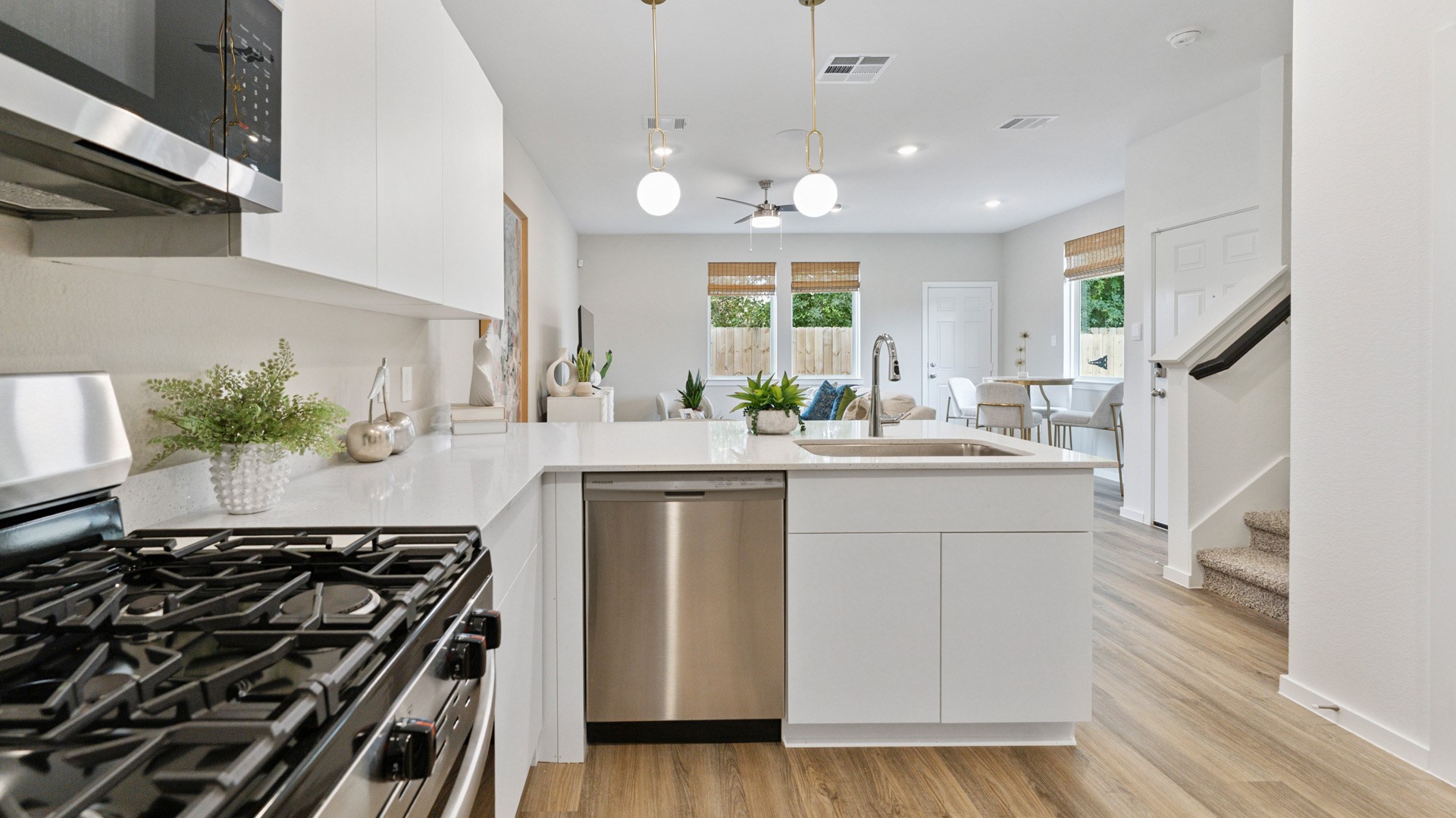5905 Manning Oaks Street, Houston, TX 77091