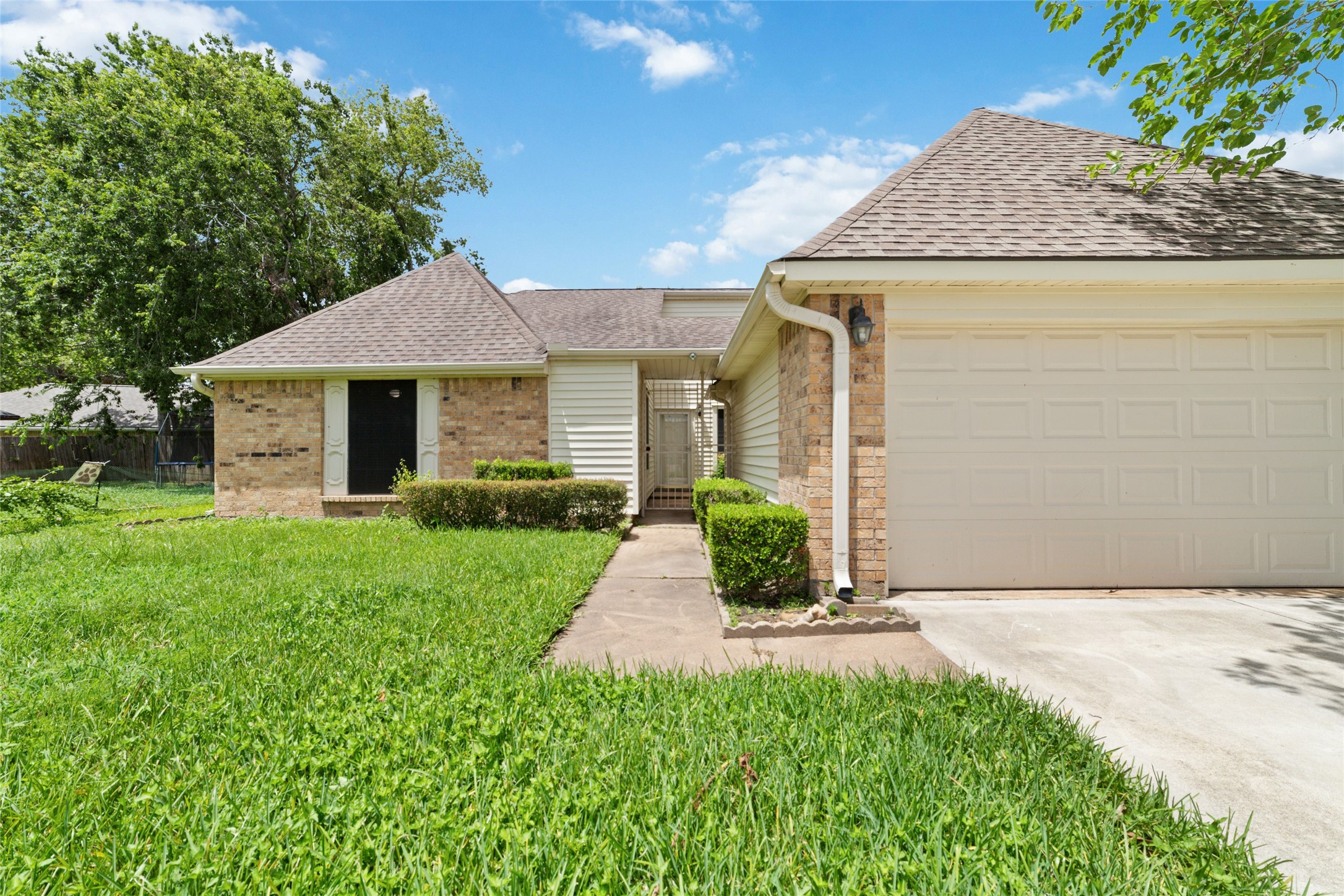14210 Swanfield Drive, Houston, TX 77083 14210 Swanfield Drive, Houston, TX 77083