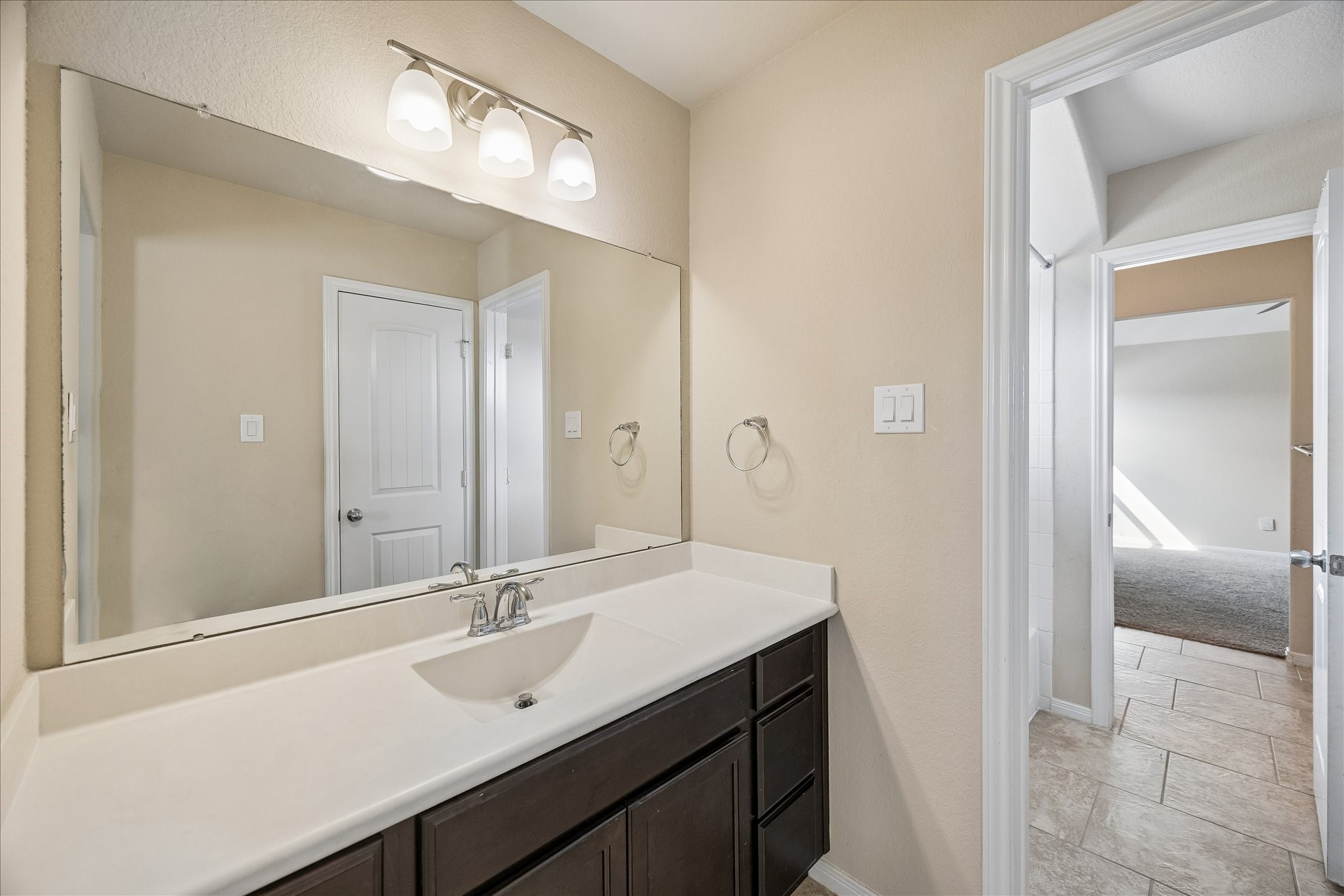 Jack and Jill bathroom between two of the upstairs bedrooms.