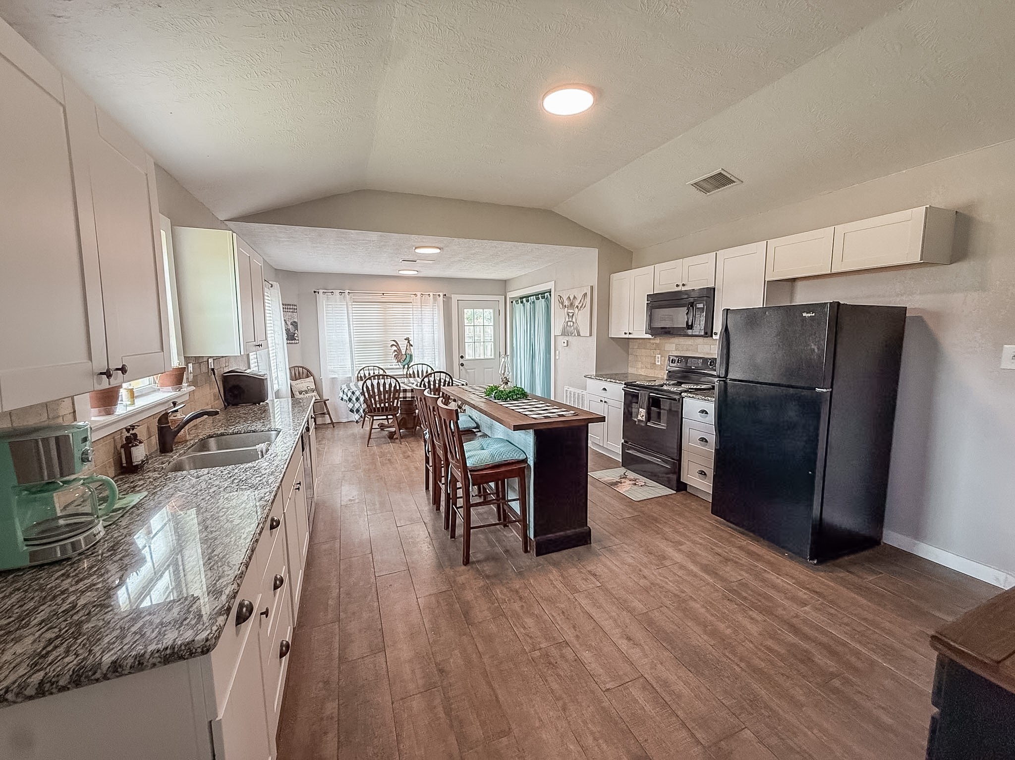 224 Maple Drive, Hitchcock, TX 77563 224 Maple Drive, Hitchcock, TX 77563