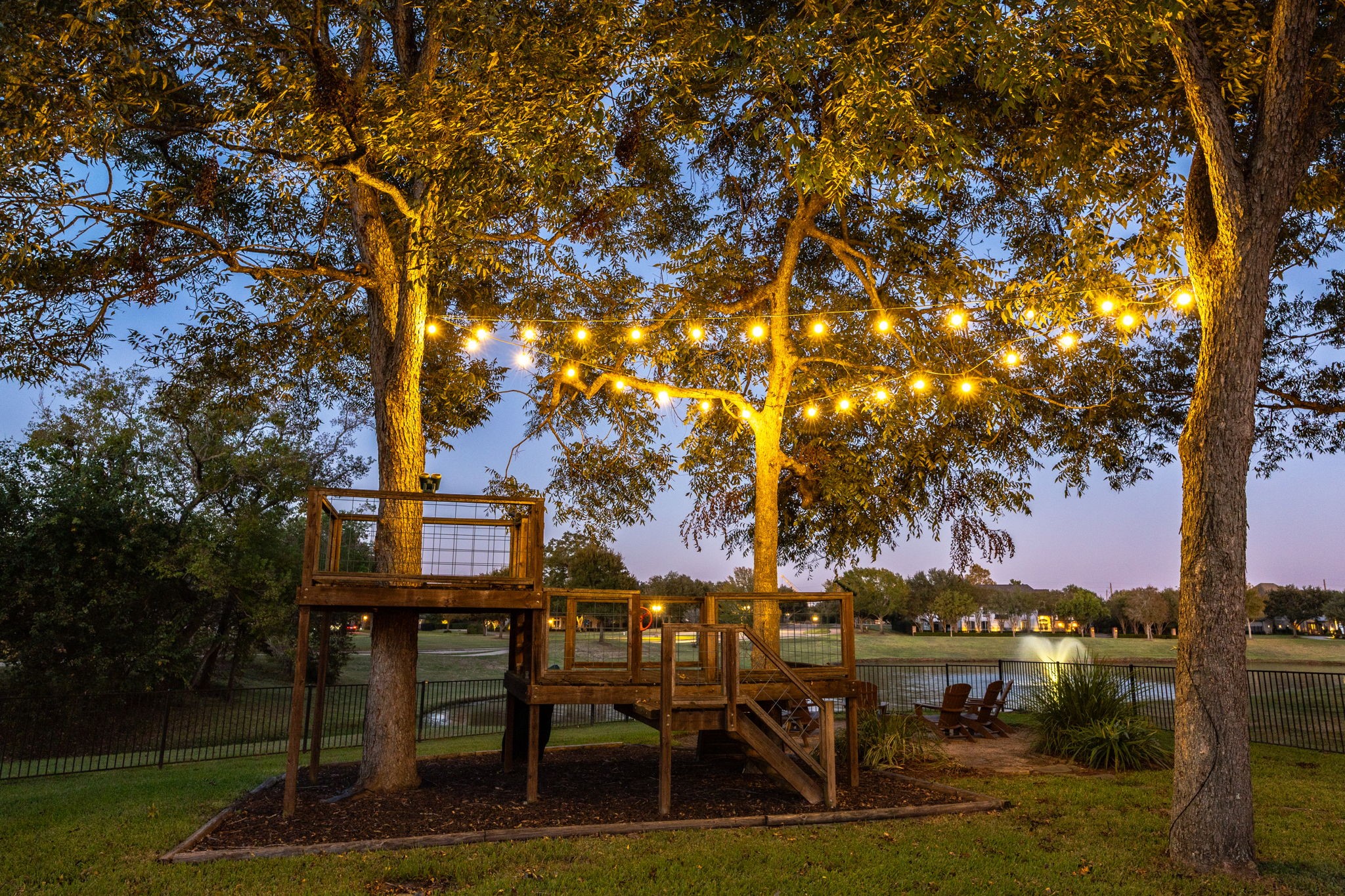 The young and young at heart can use every ounce of imagination running around this play area and tree house!