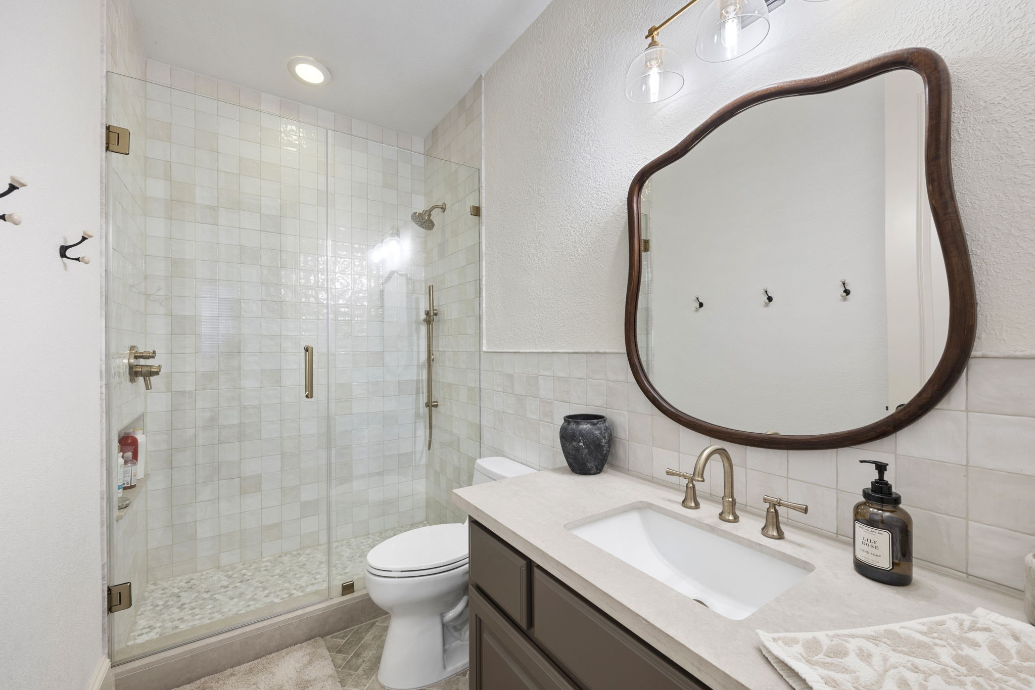 WOW...meticulously designed and updated full bathroom that attached to bedroom #4