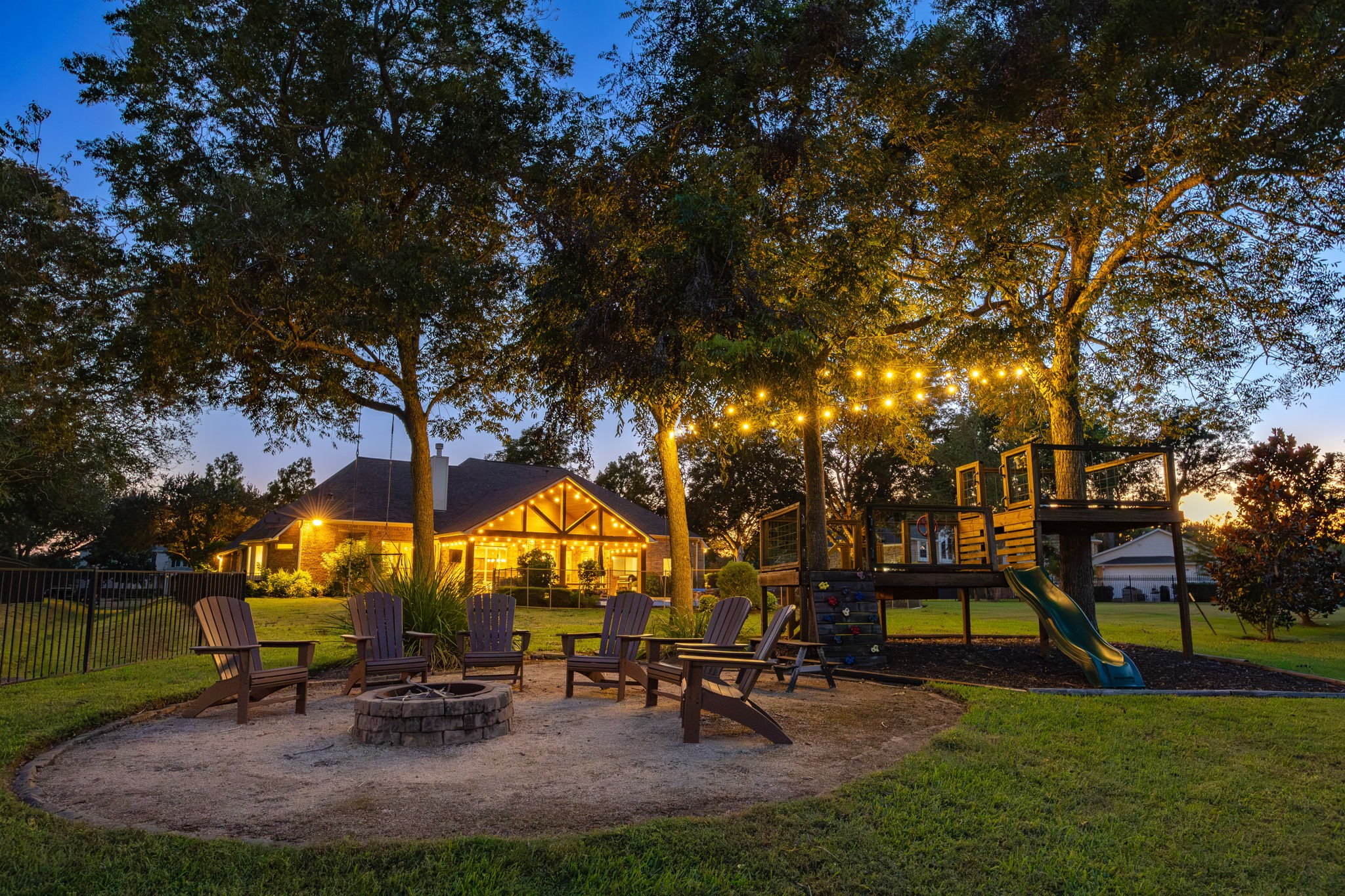 Can you just hear the laughter and deep conversations to be had here! A firepit always bring out the most thoughtful and memorable conversations!