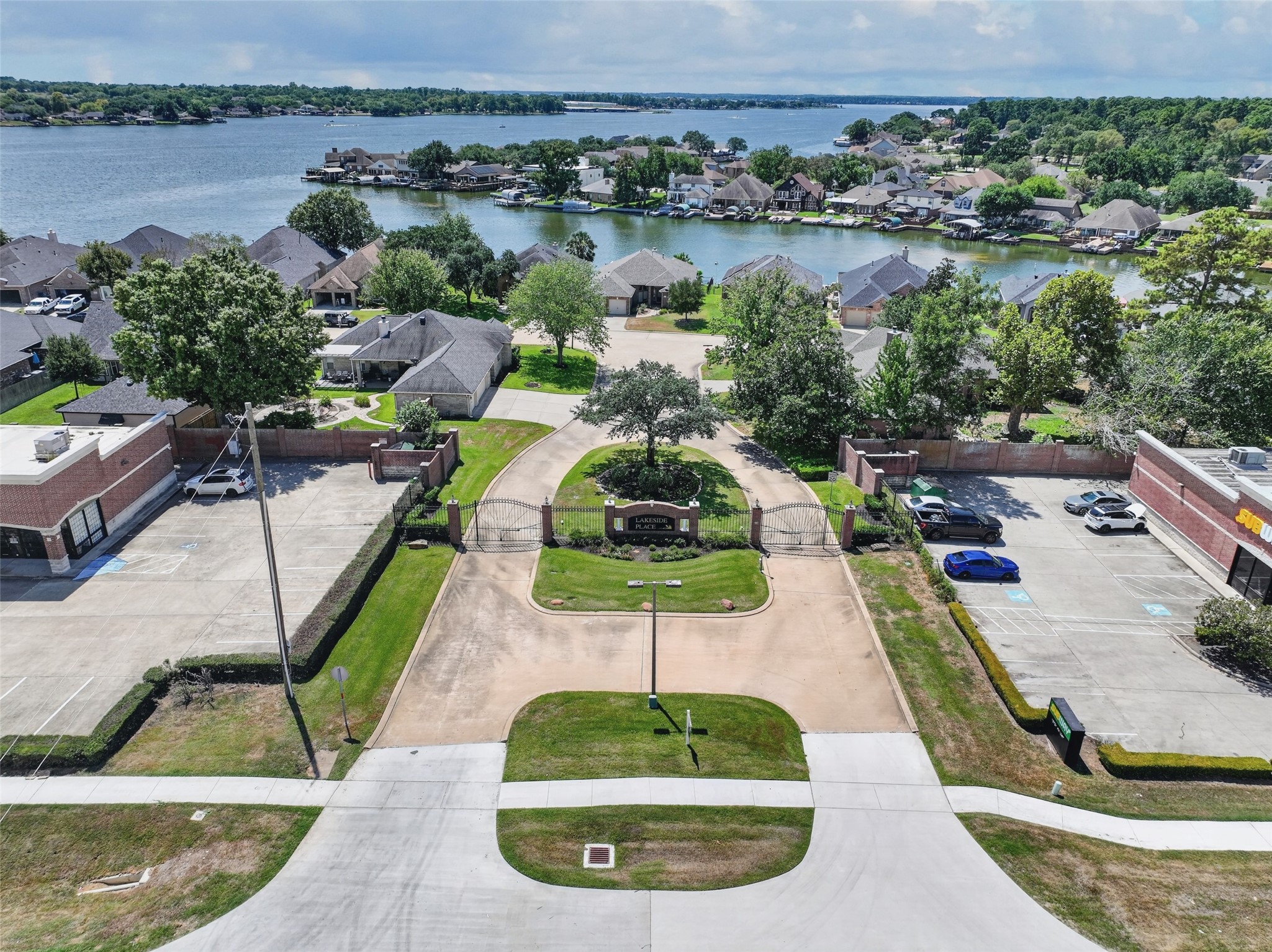 13638 Lakeside Place Drive, Willis, TX 77318