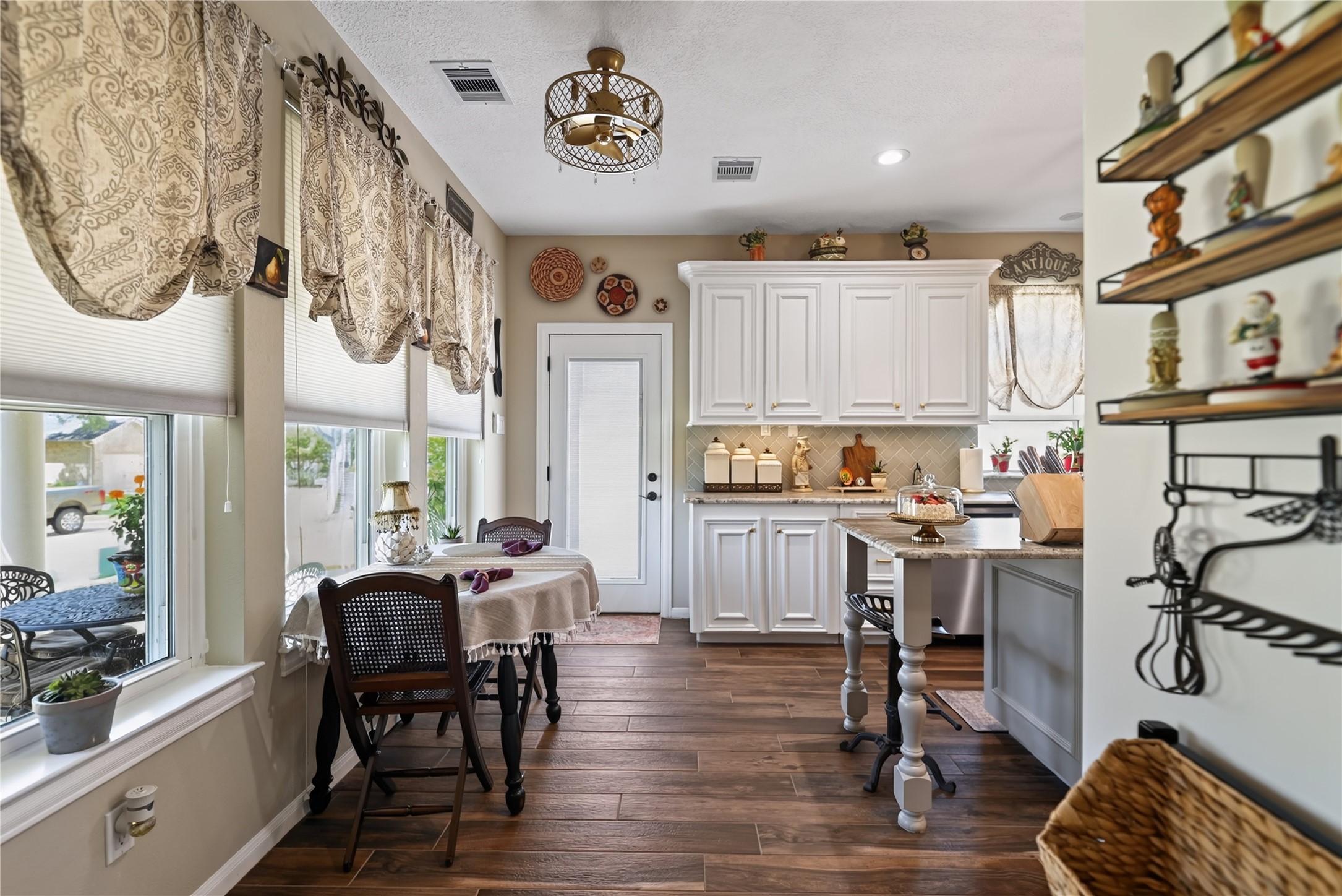 13638 Lakeside Place Drive, Willis, TX 77318