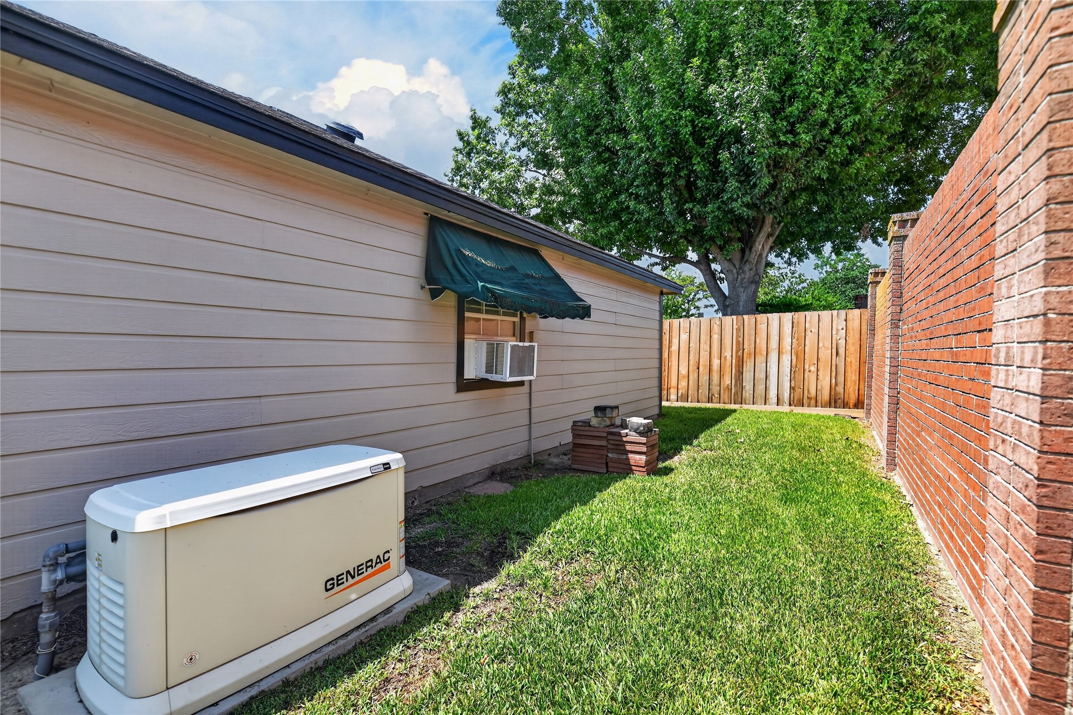 13638 Lakeside Place Drive, Willis, TX 77318