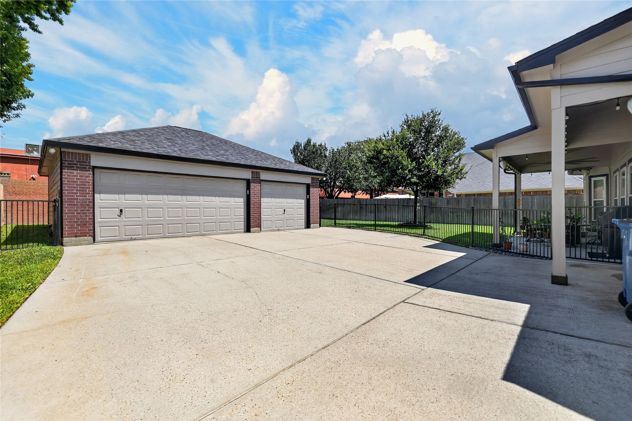 13638 Lakeside Place Drive, Willis, TX 77318