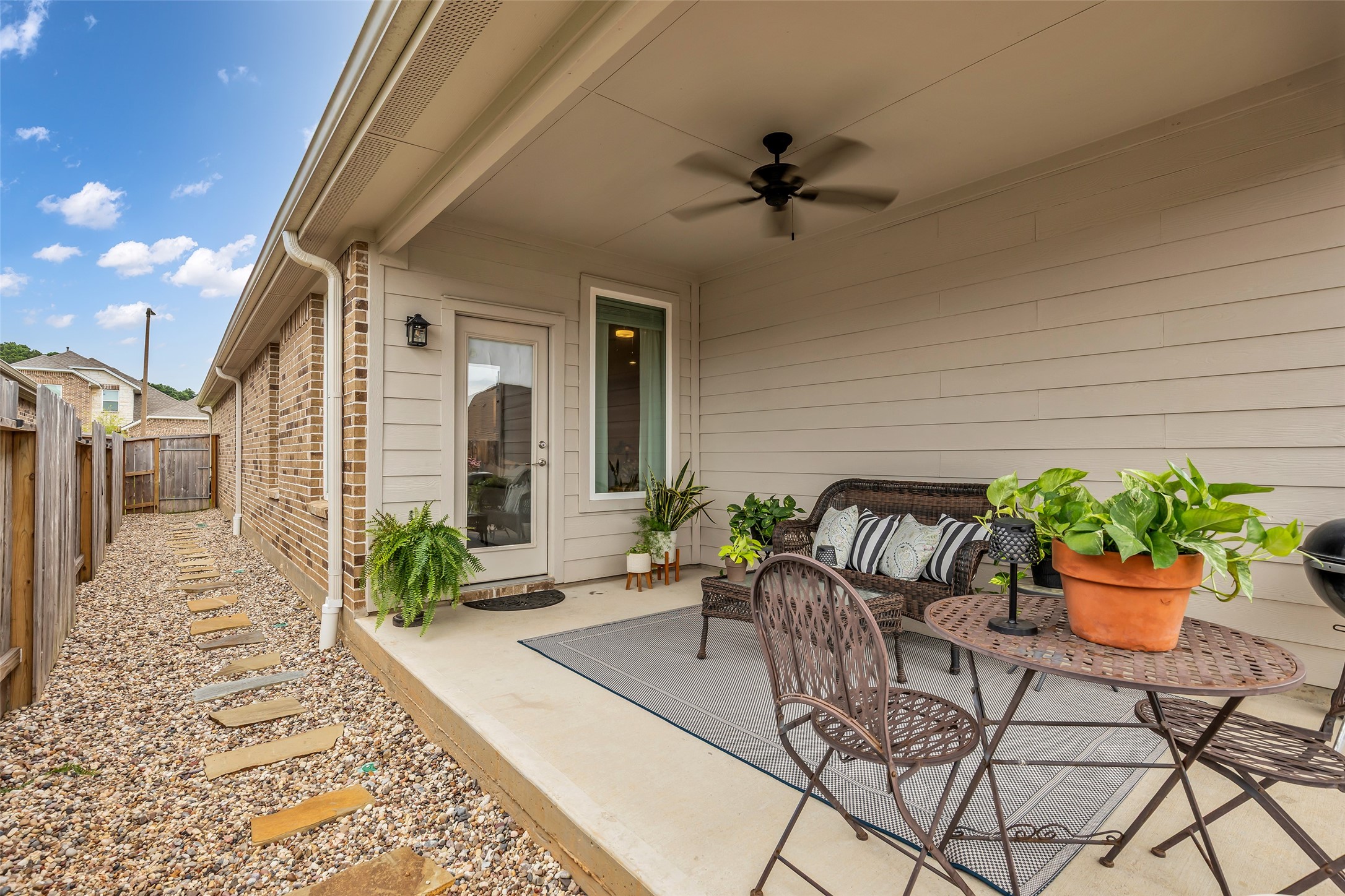1569 Oakdale Crest Drive, Montgomery, TX 77316
