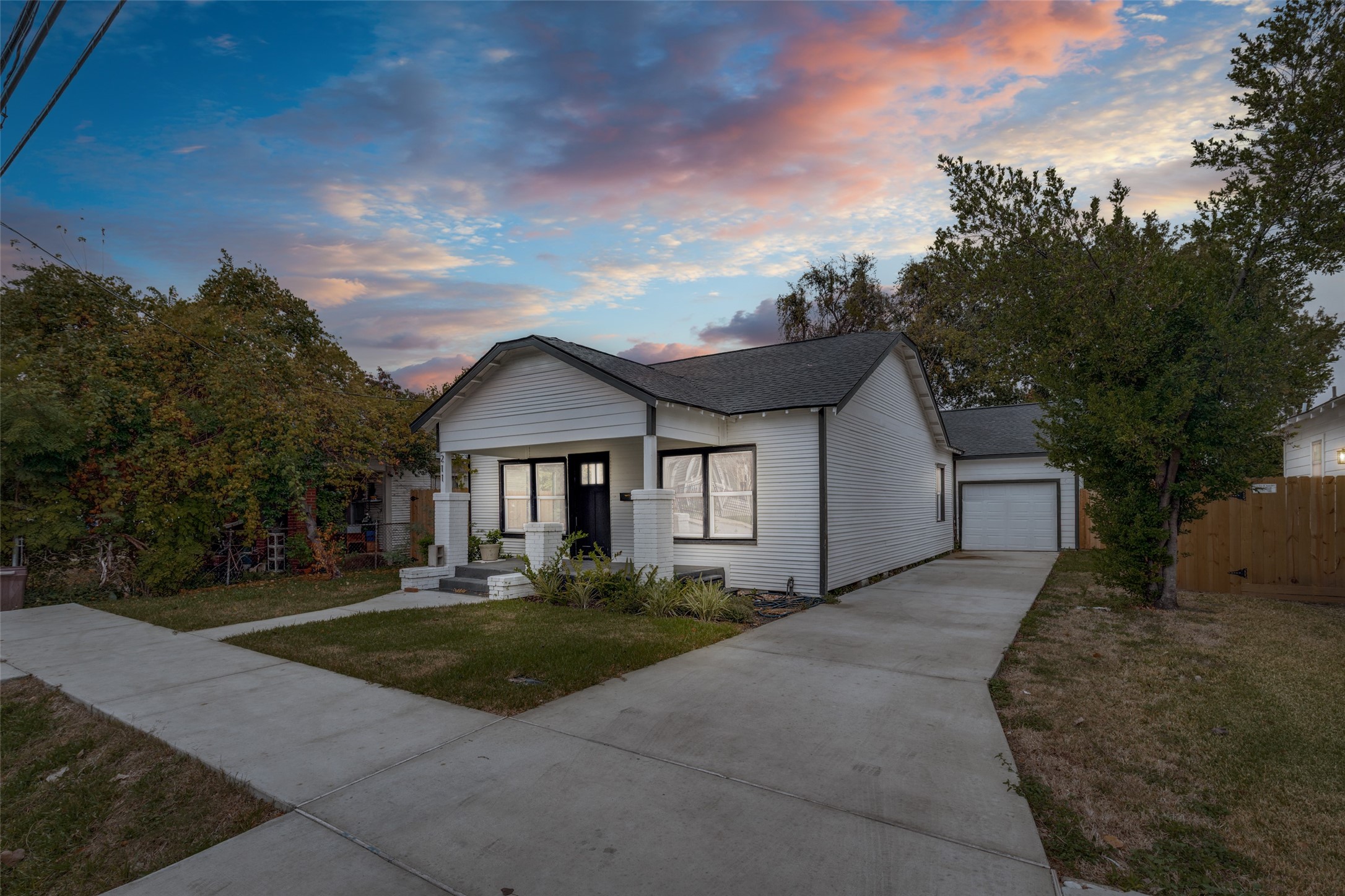 211 E 31st 1/2 Street, Houston, TX 77018 211 E 31st 1/2 Street, Houston, TX 77018