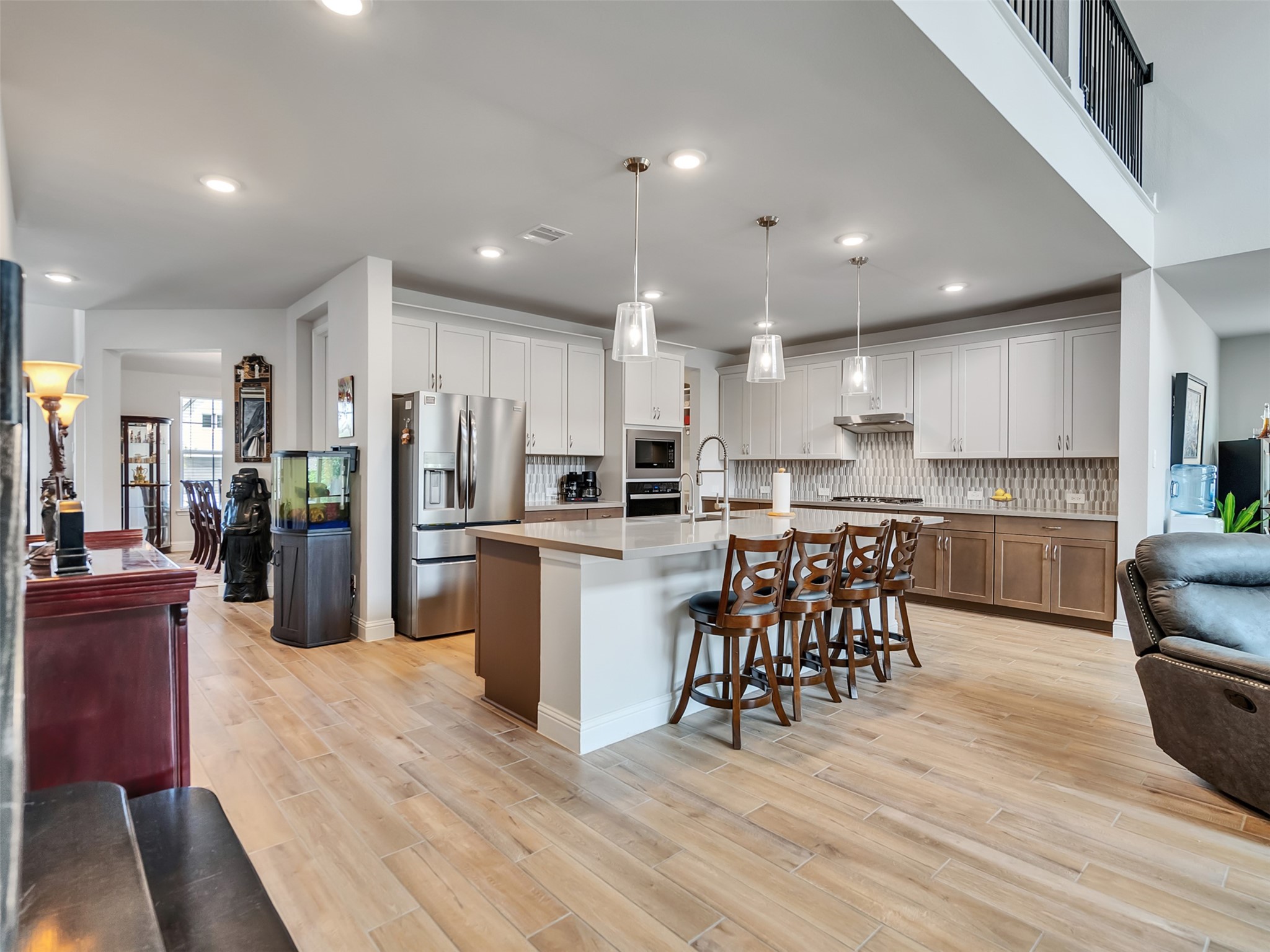 Kitchen island can accommodate 5 or 6 seats.  Perfect for entering