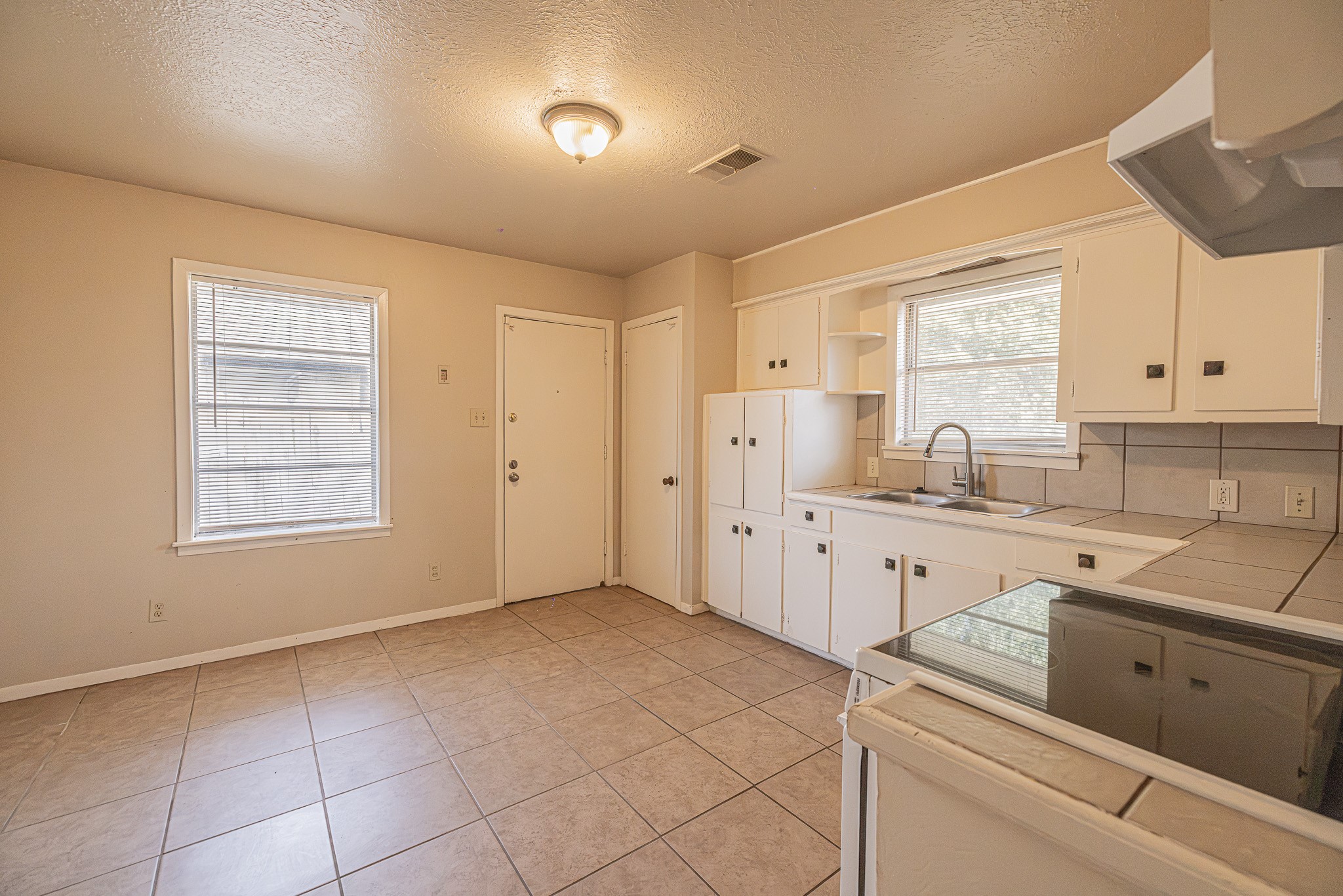 607 Yorkshire Avenue, Pasadena, TX 77503