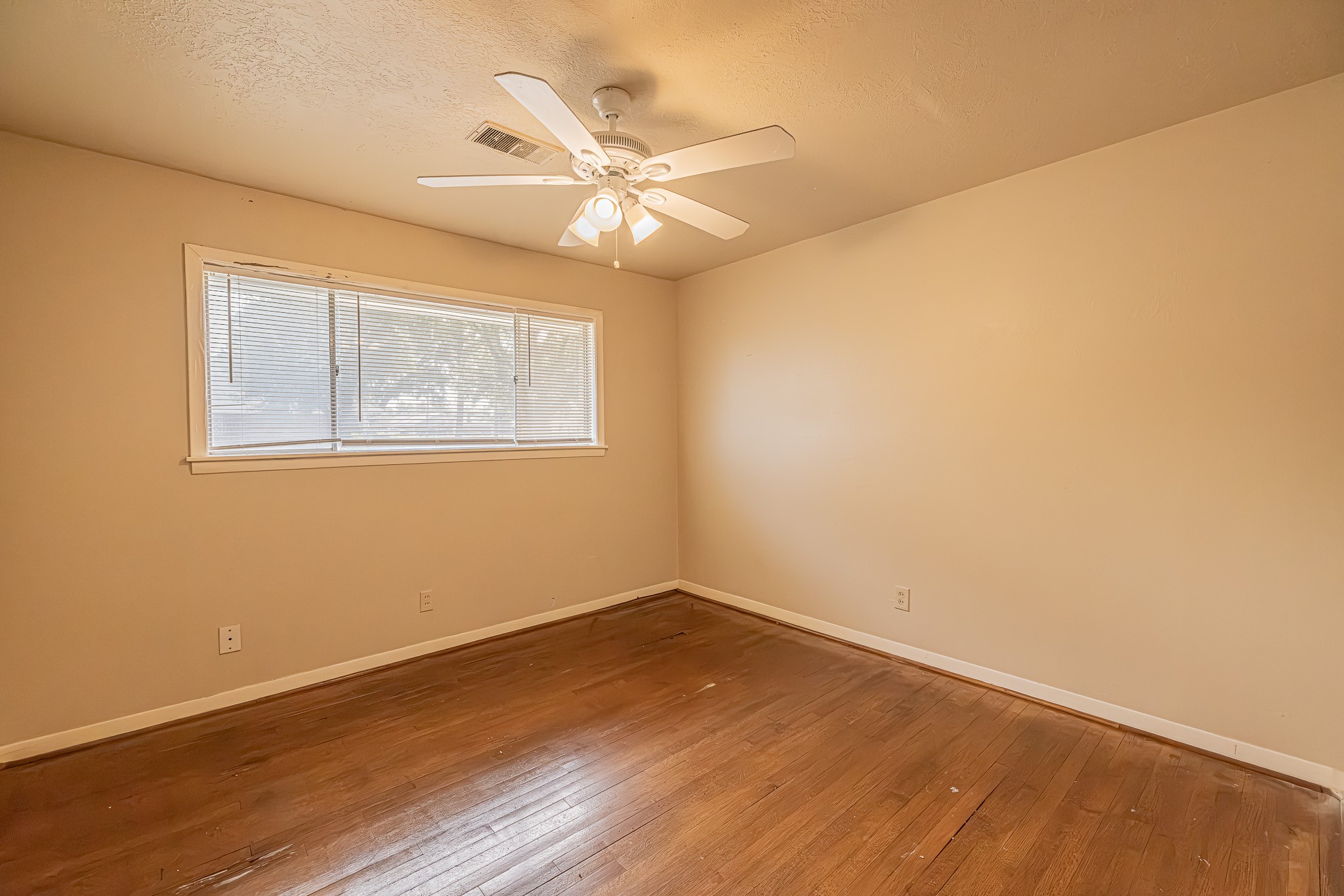 607 Yorkshire Avenue, Pasadena, TX 77503