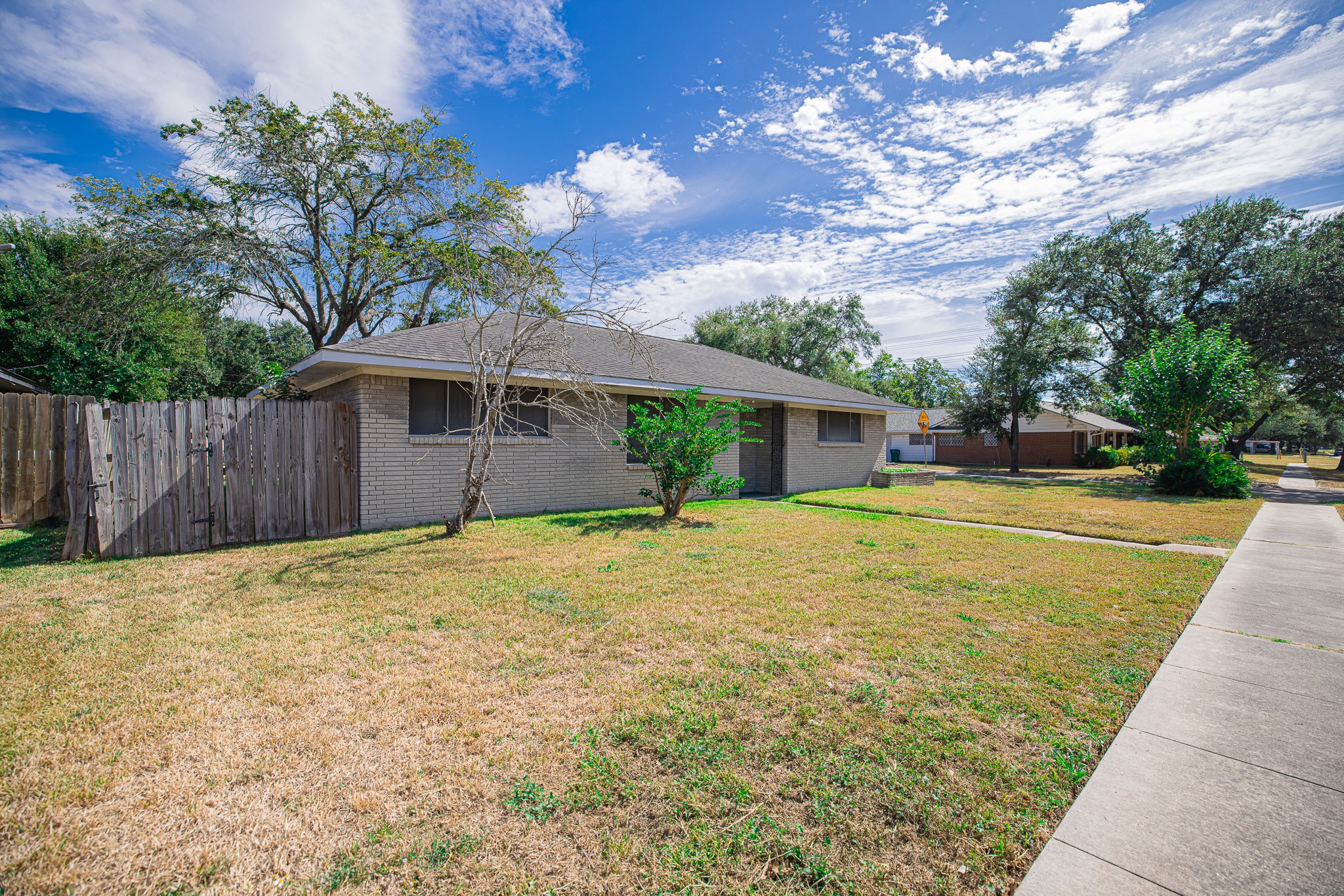 607 Yorkshire Avenue, Pasadena, TX 77503