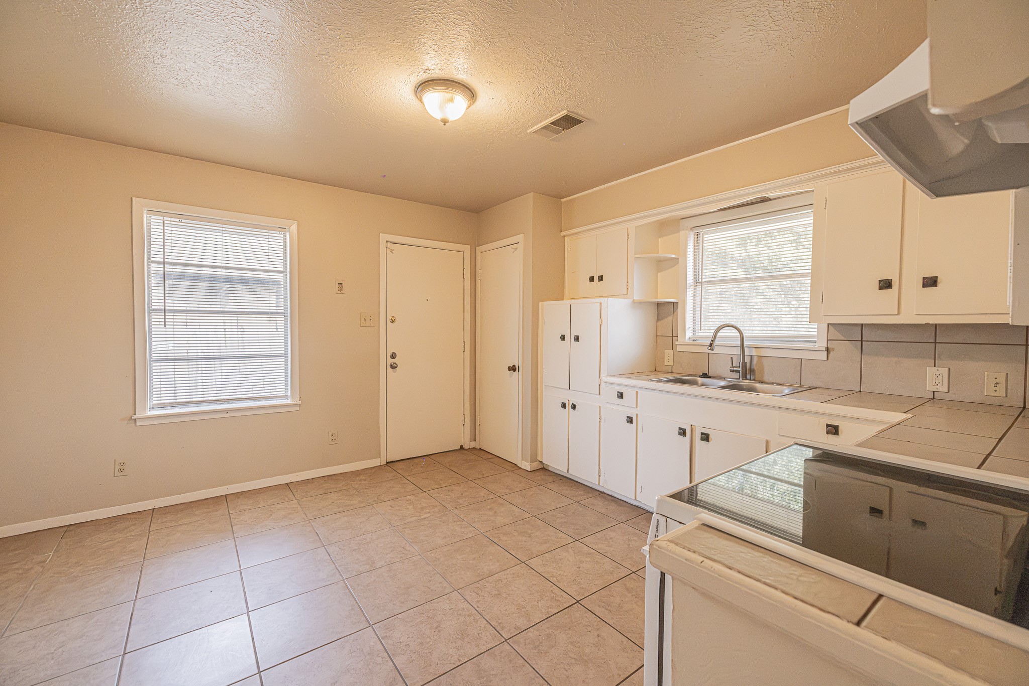 607 Yorkshire Avenue, Pasadena, TX 77503