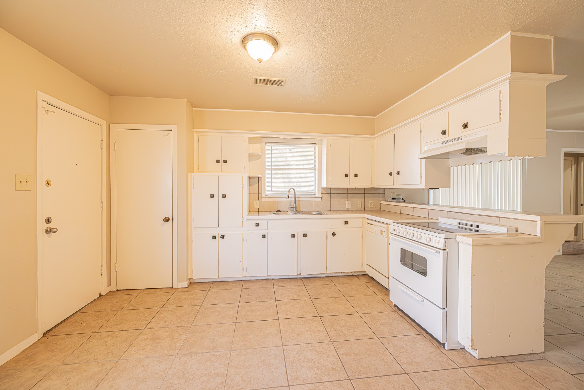 607 Yorkshire Avenue, Pasadena, TX 77503
