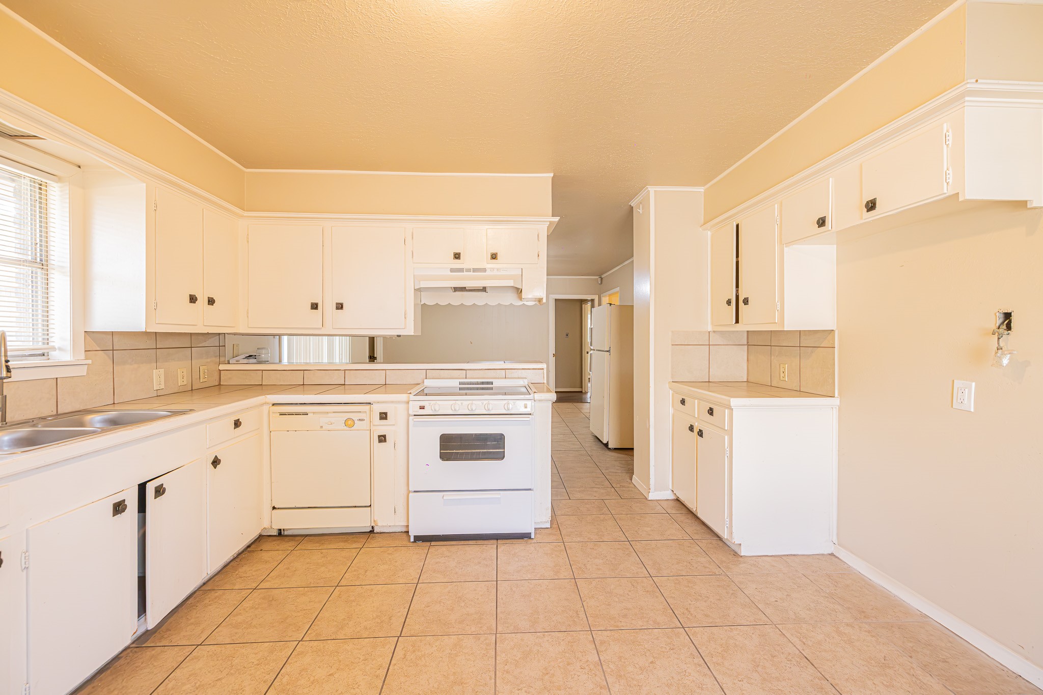 607 Yorkshire Avenue, Pasadena, TX 77503