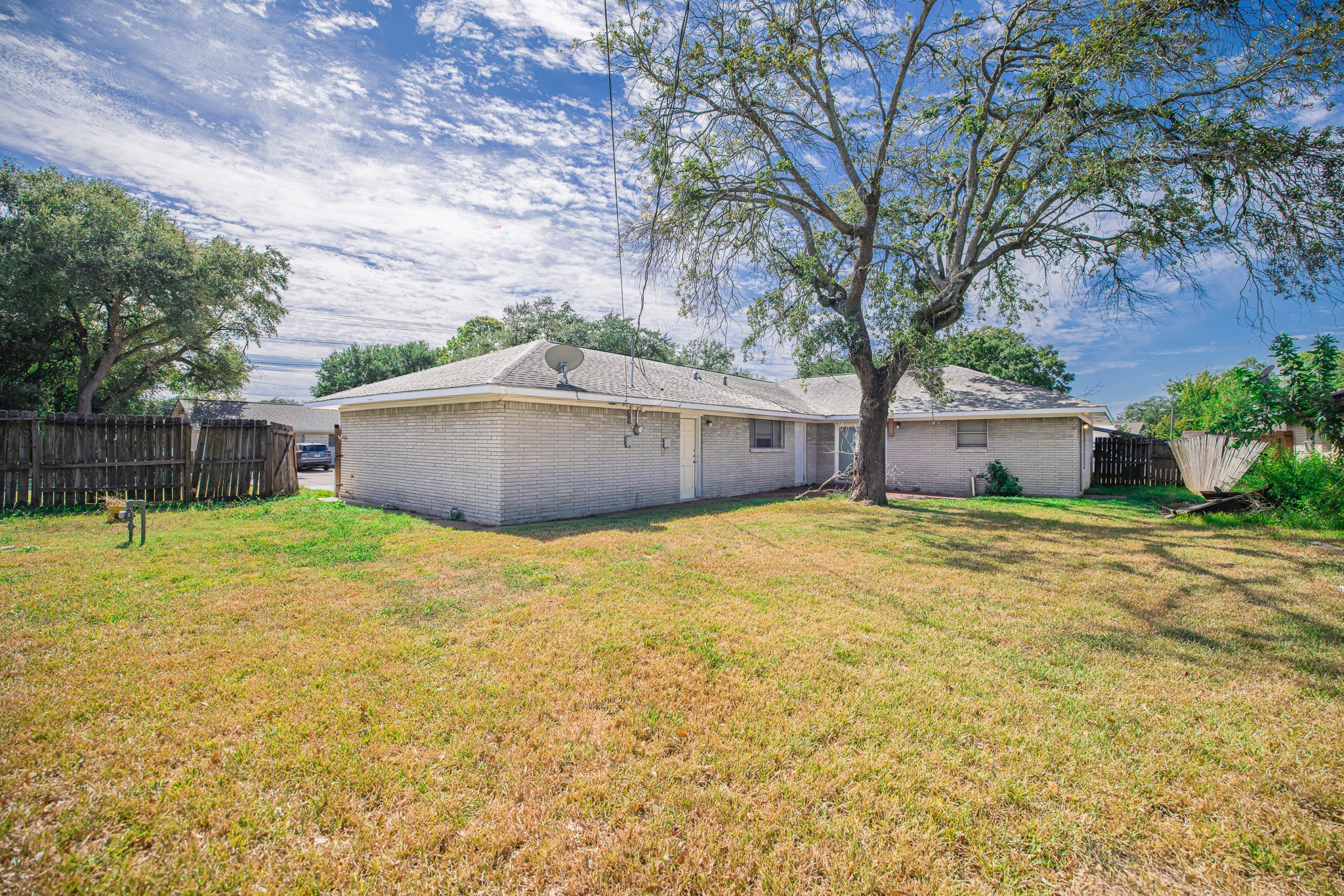 607 Yorkshire Avenue, Pasadena, TX 77503